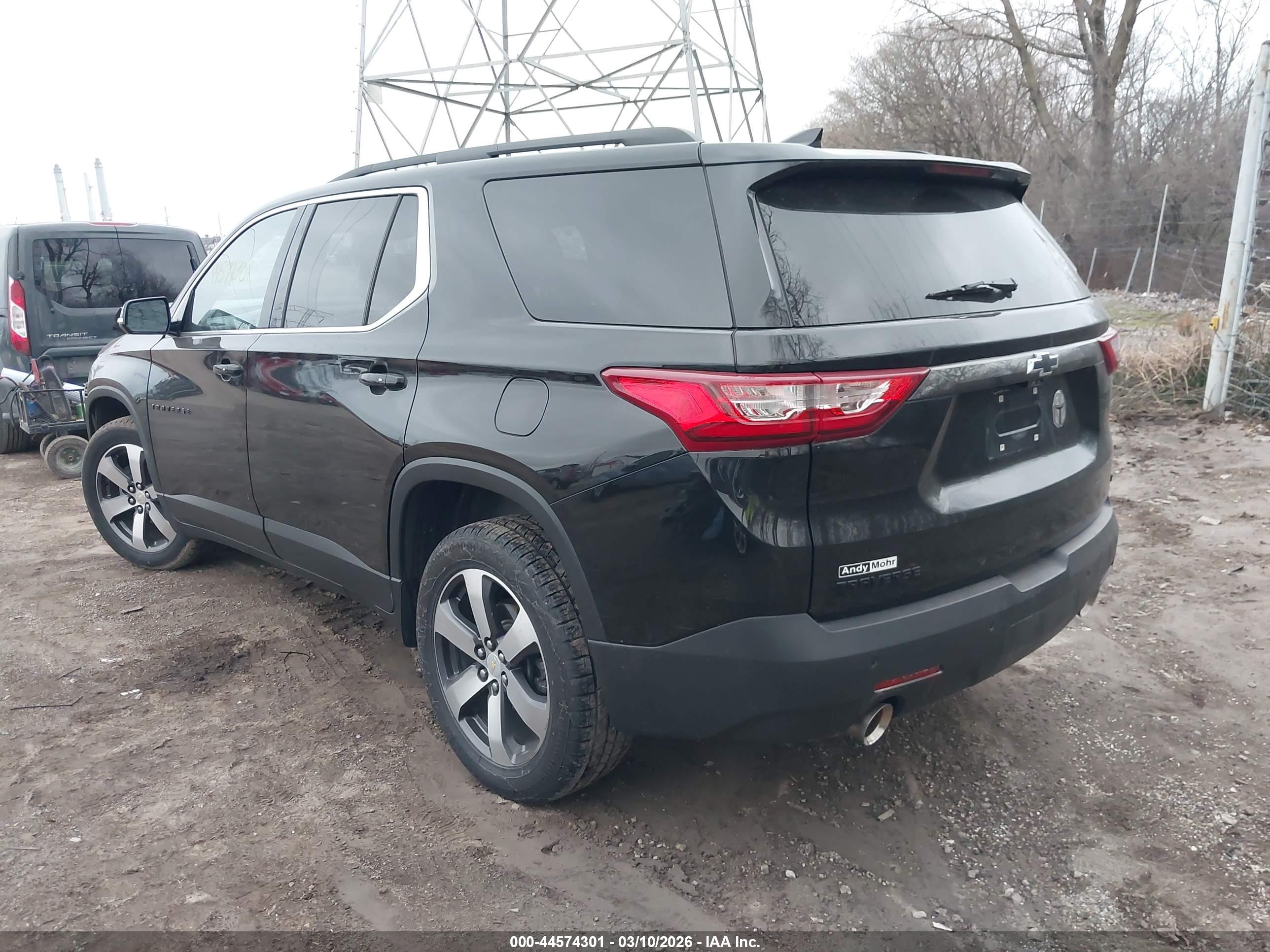 CHEVROLET TRAVERSE image 3
