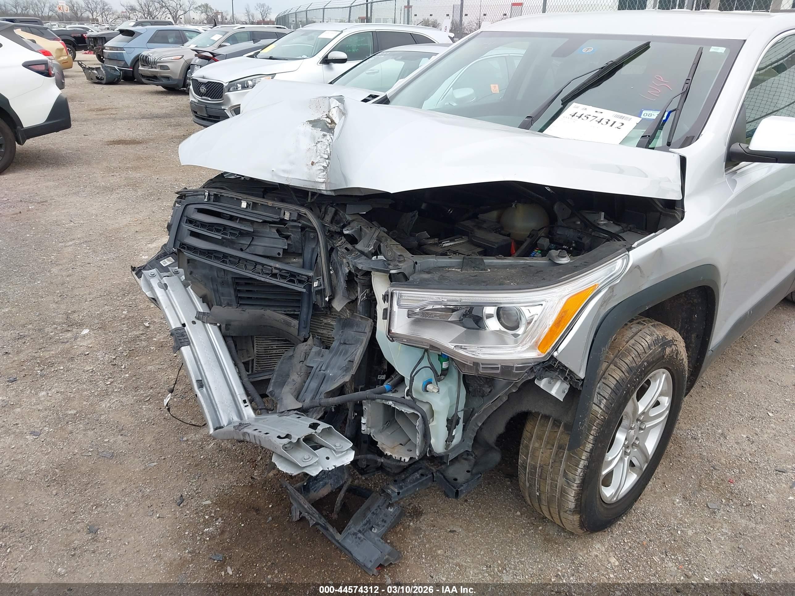 GMC ACADIA image 6