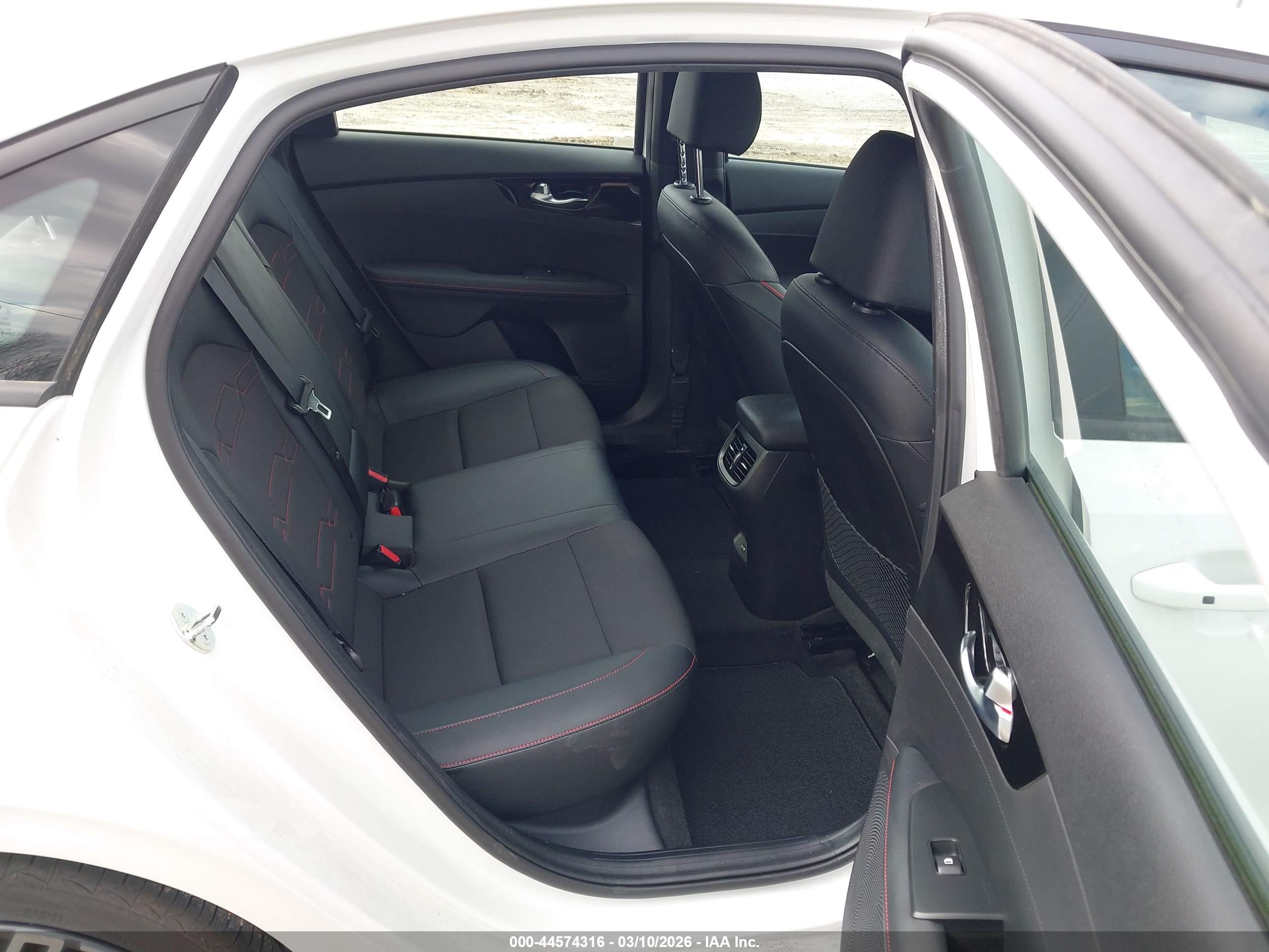 KIA FORTE image 8