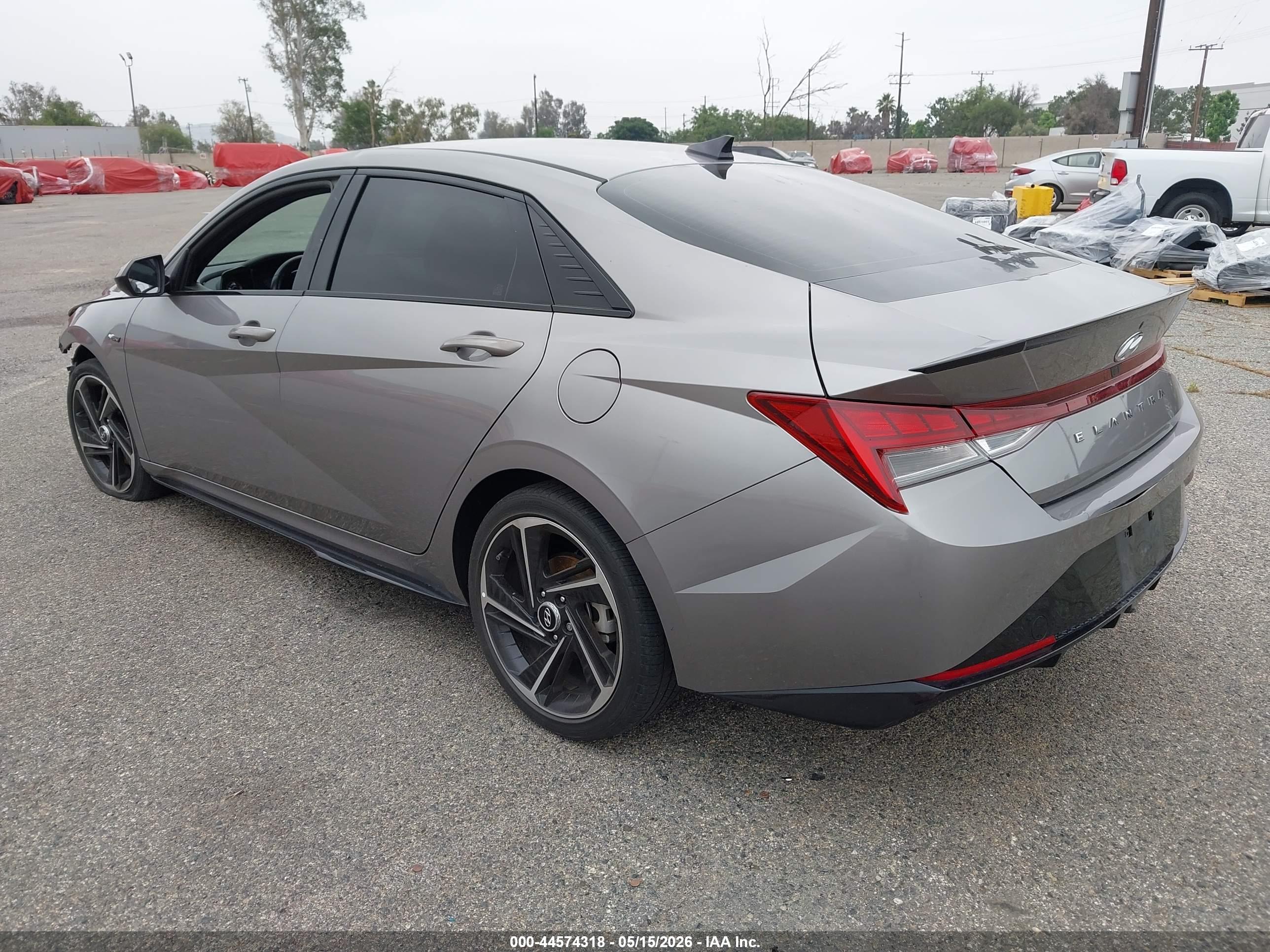 HYUNDAI ELANTRA image 3