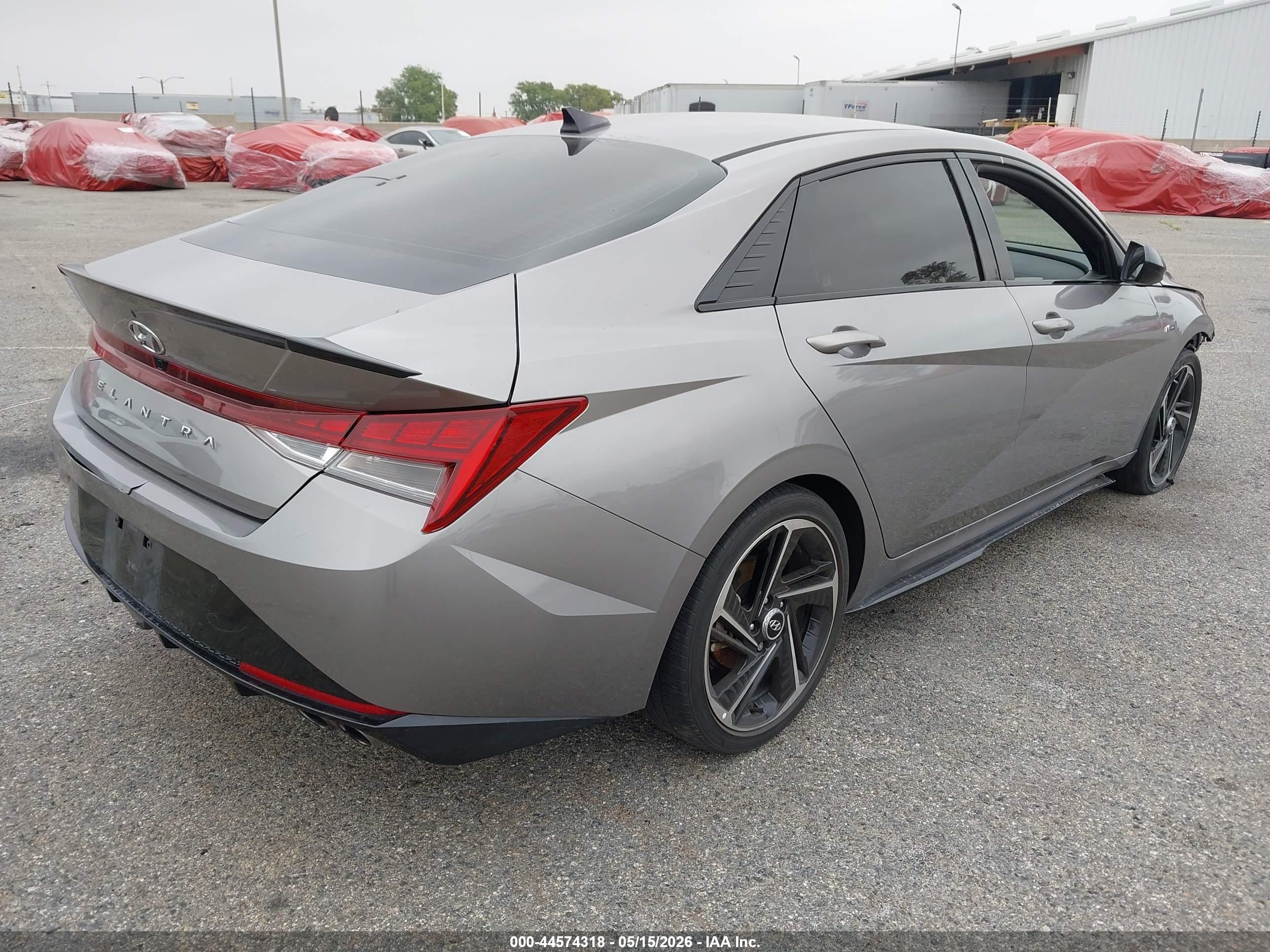 HYUNDAI ELANTRA image 4
