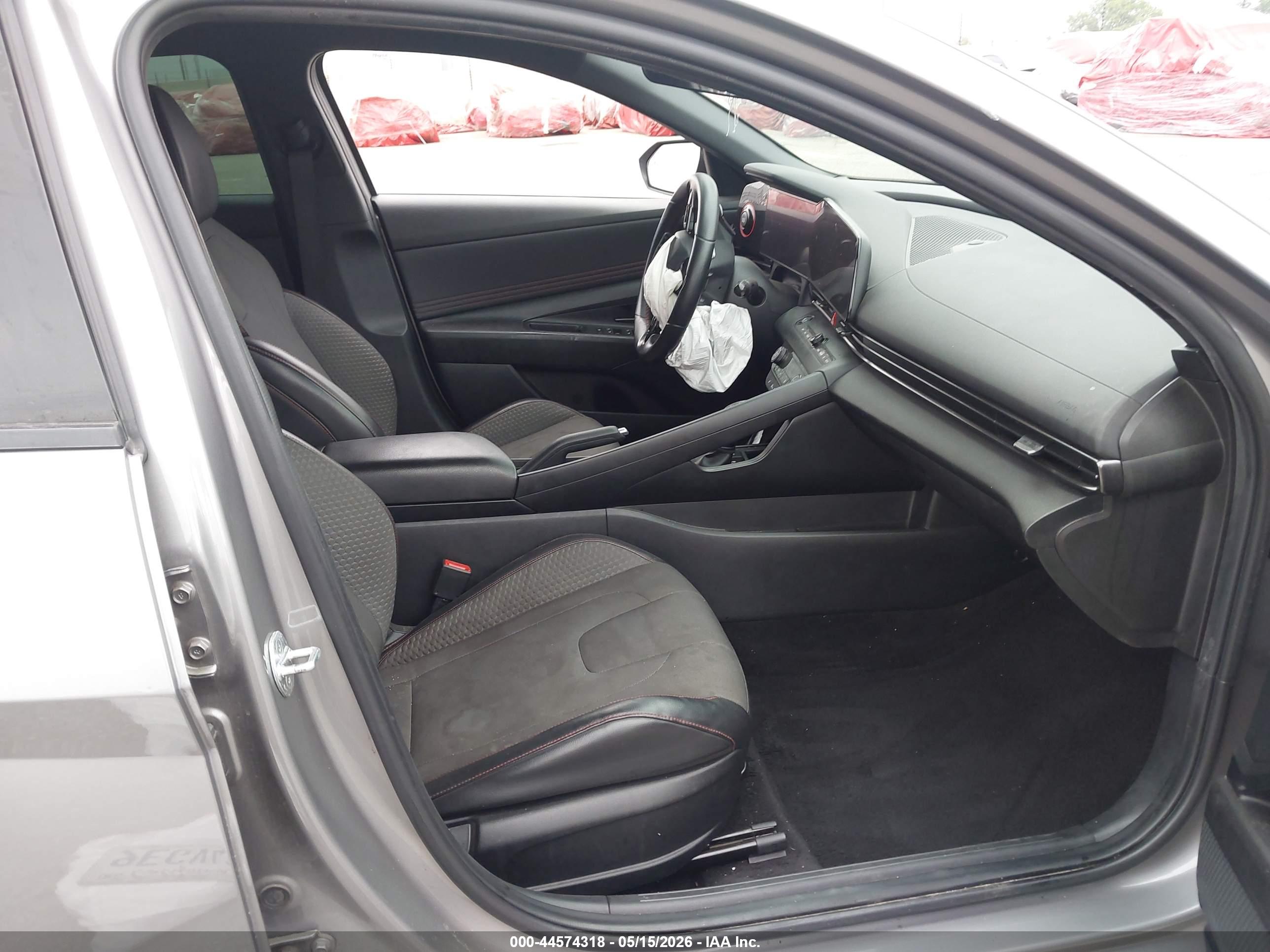 HYUNDAI ELANTRA image 5