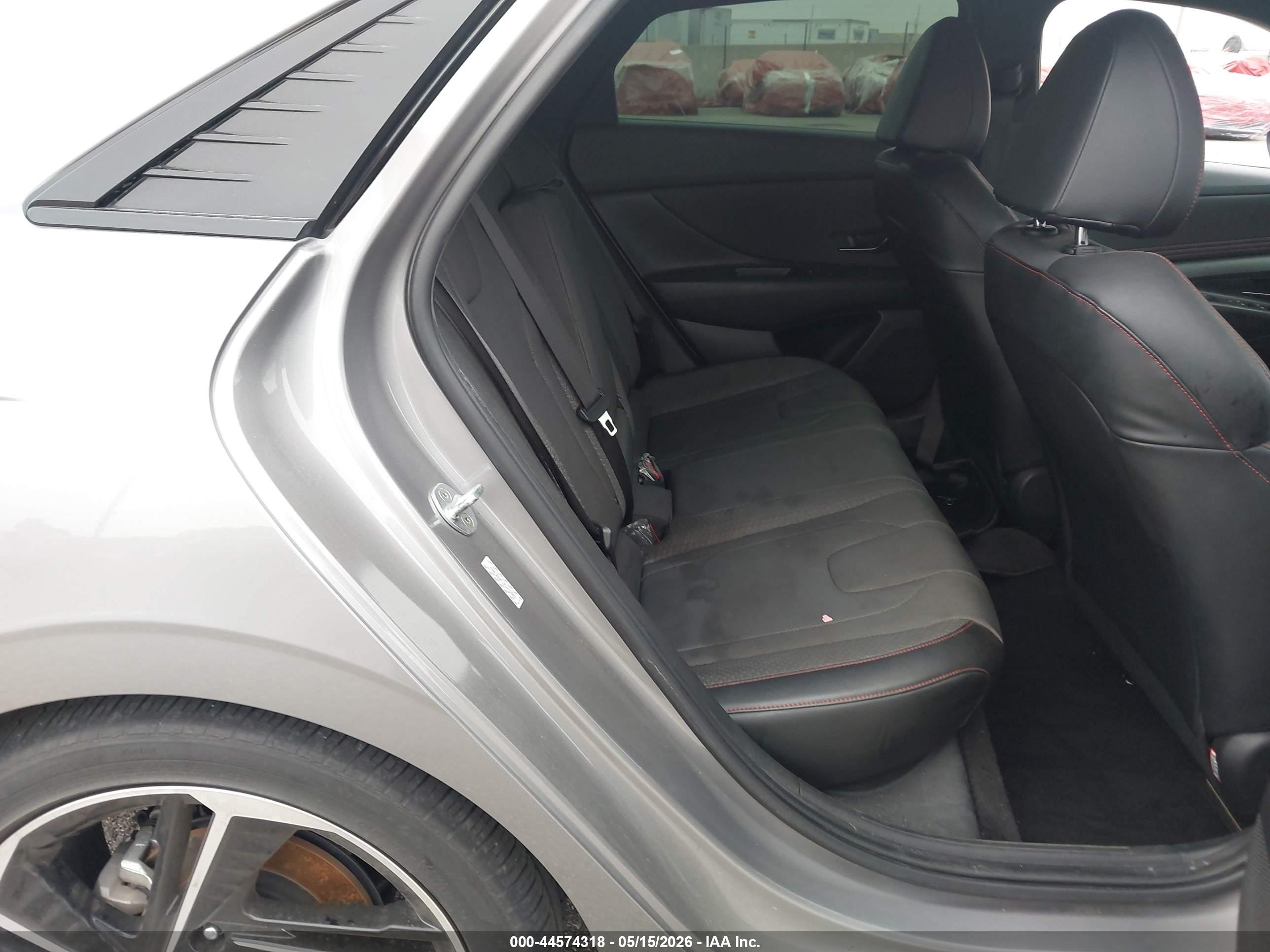 HYUNDAI ELANTRA image 8