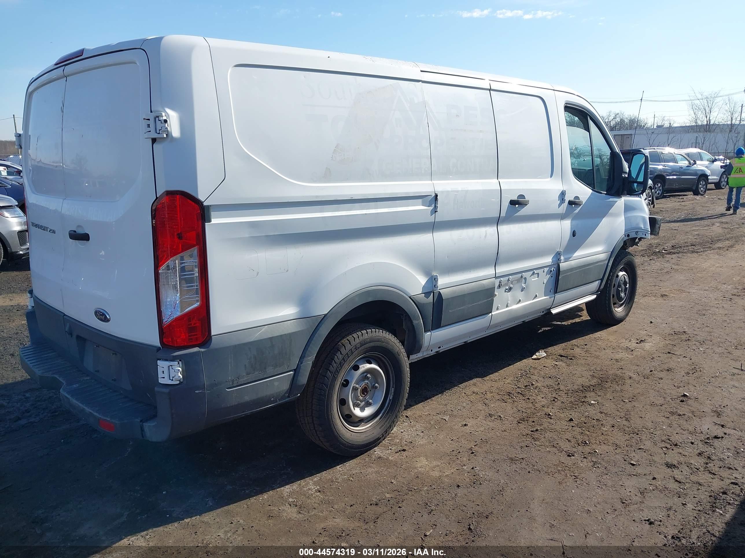 FORD TRANSIT-250 image 4