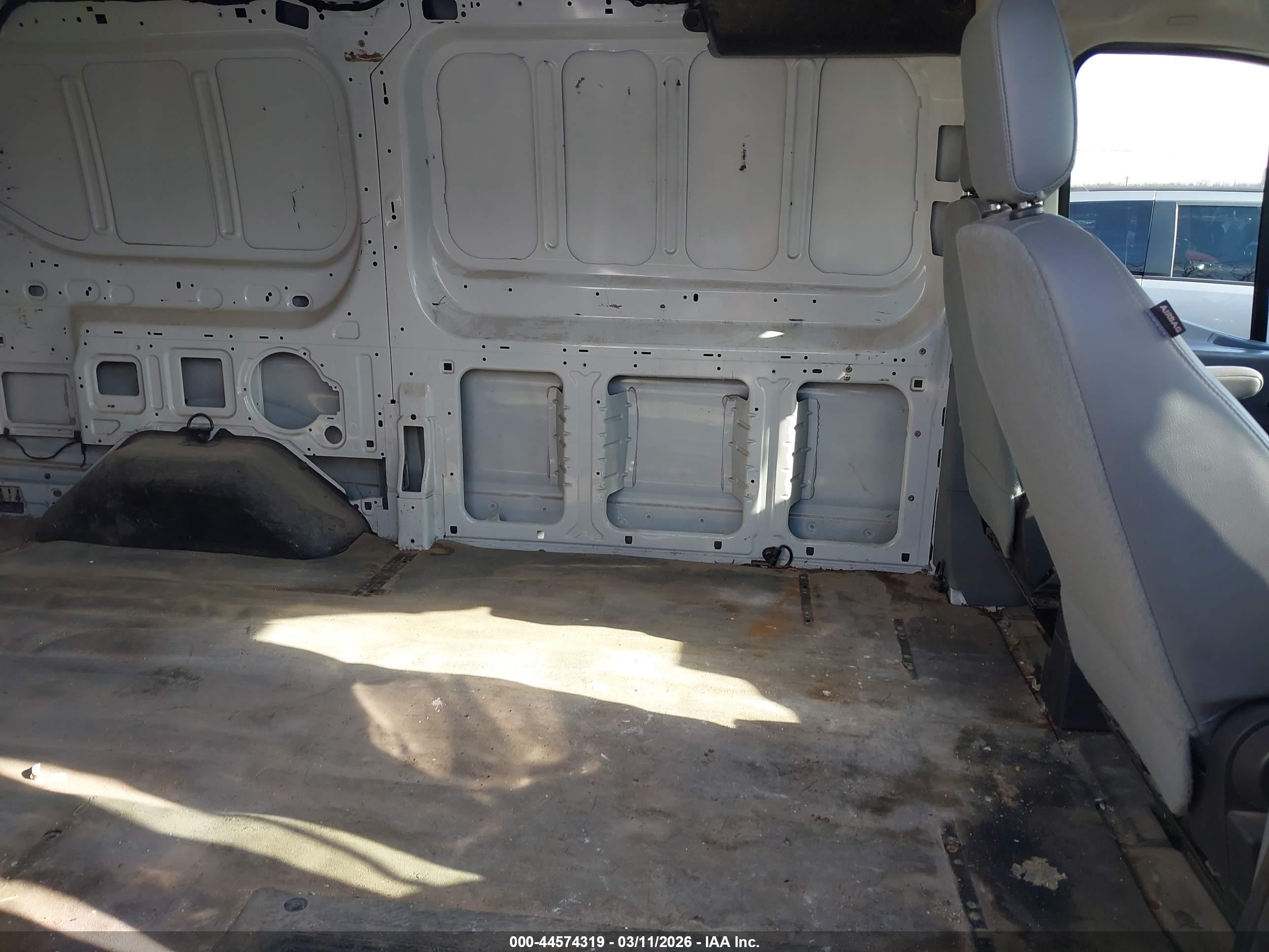 FORD TRANSIT-250 image 8