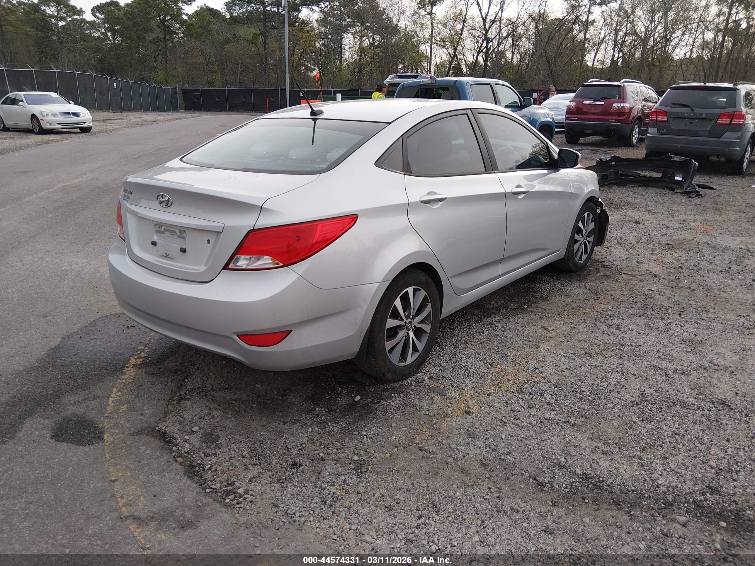 HYUNDAI ACCENT image 4
