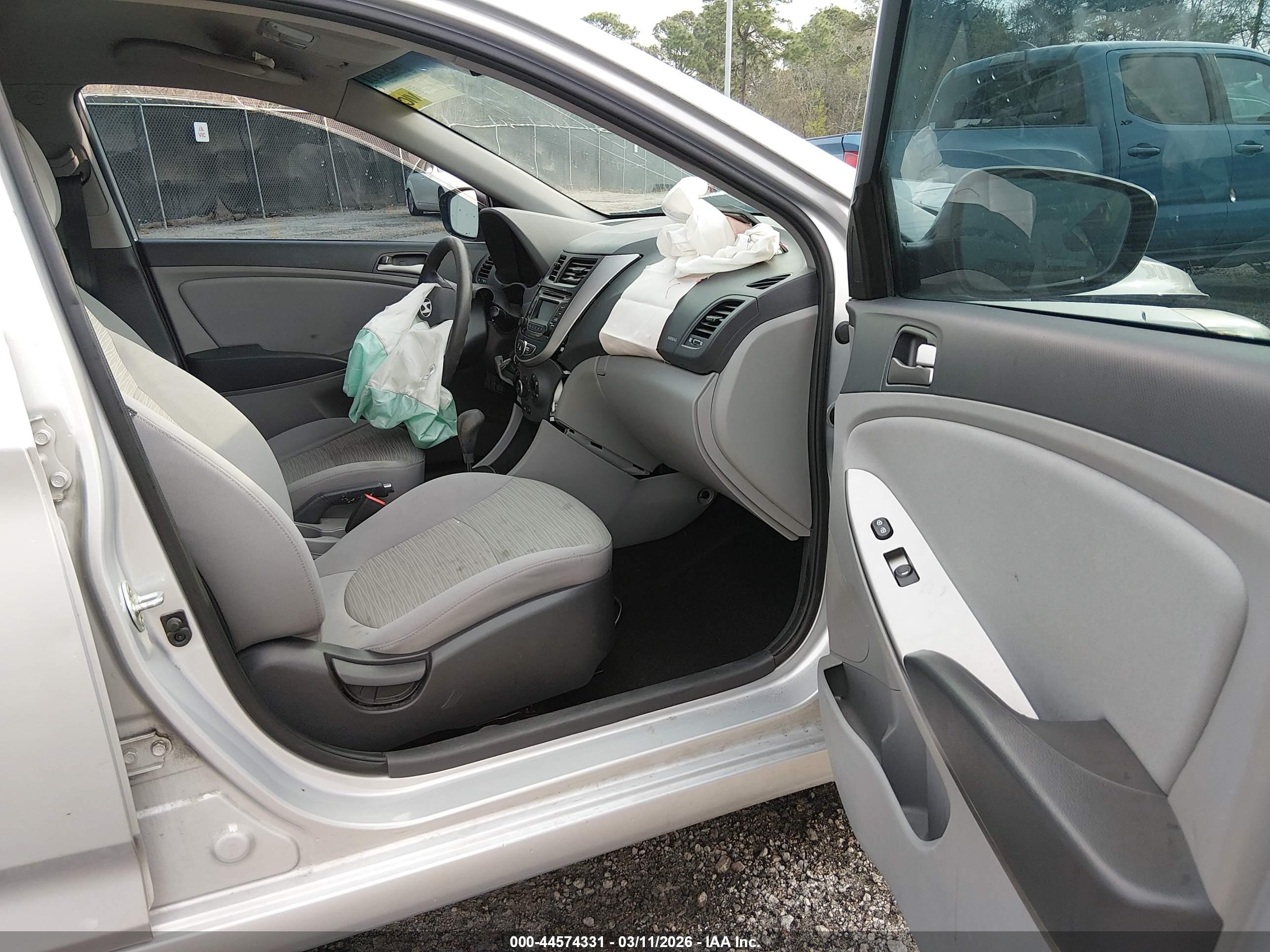 HYUNDAI ACCENT image 5