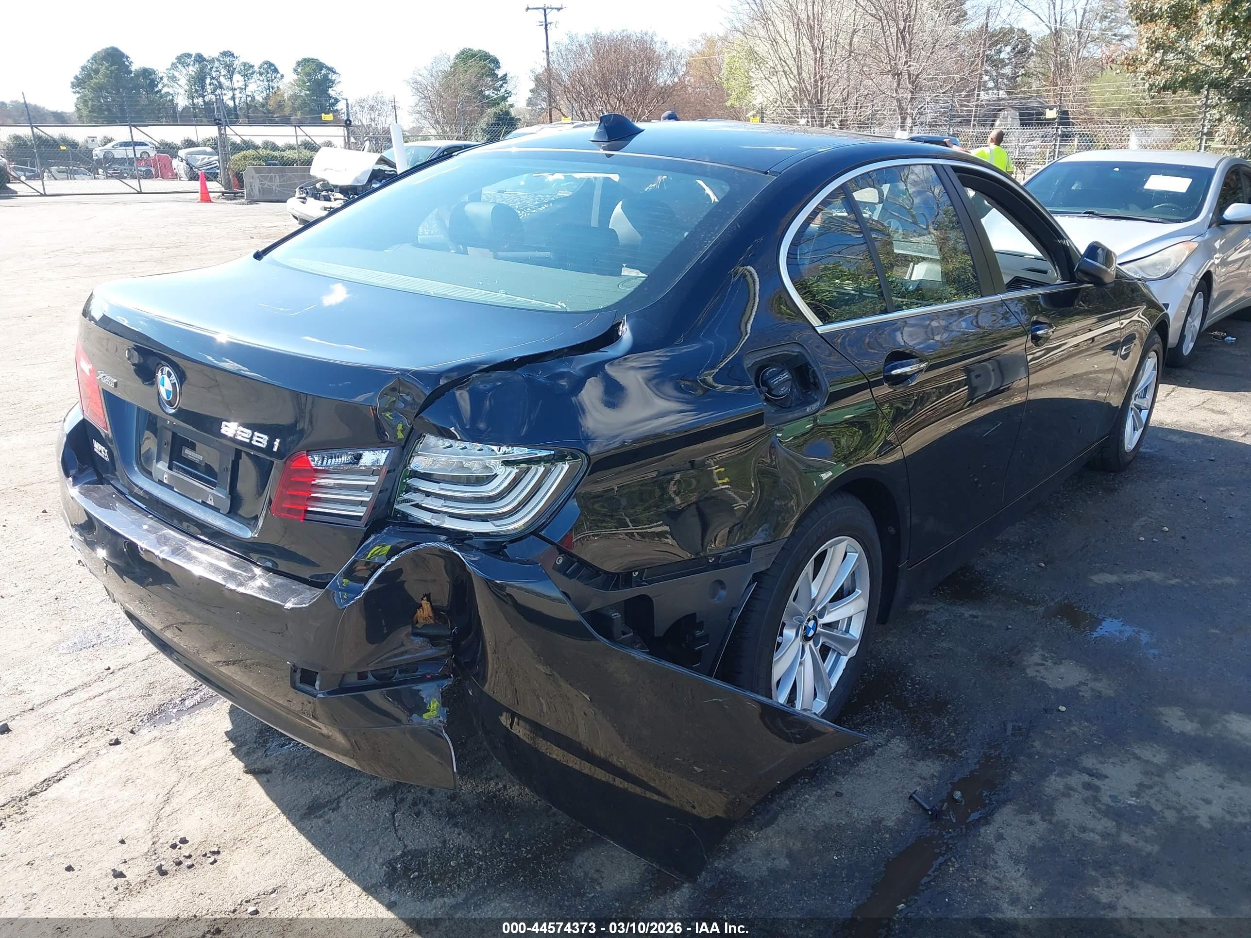 BMW 528I image 4