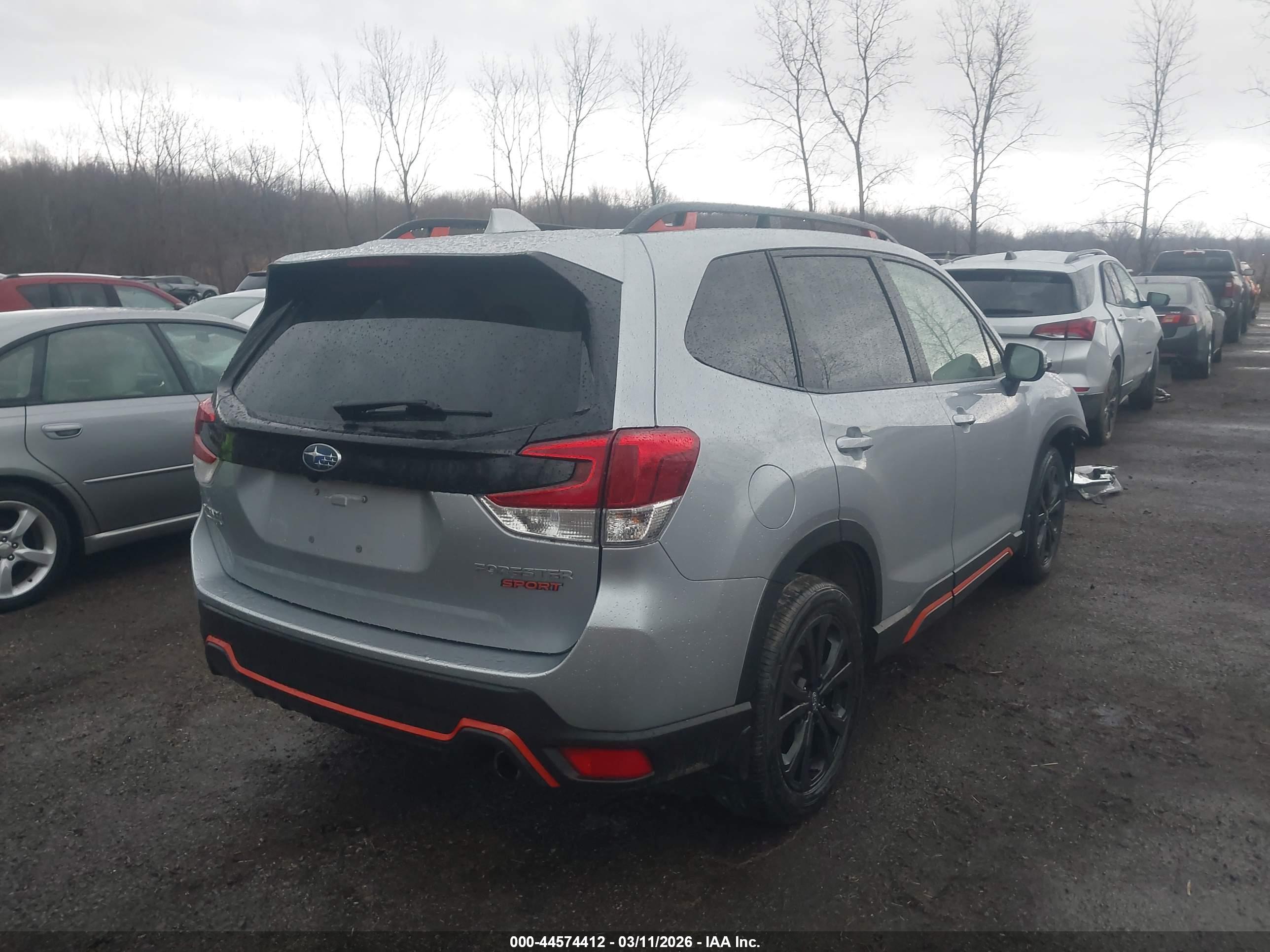 SUBARU FORESTER image 4