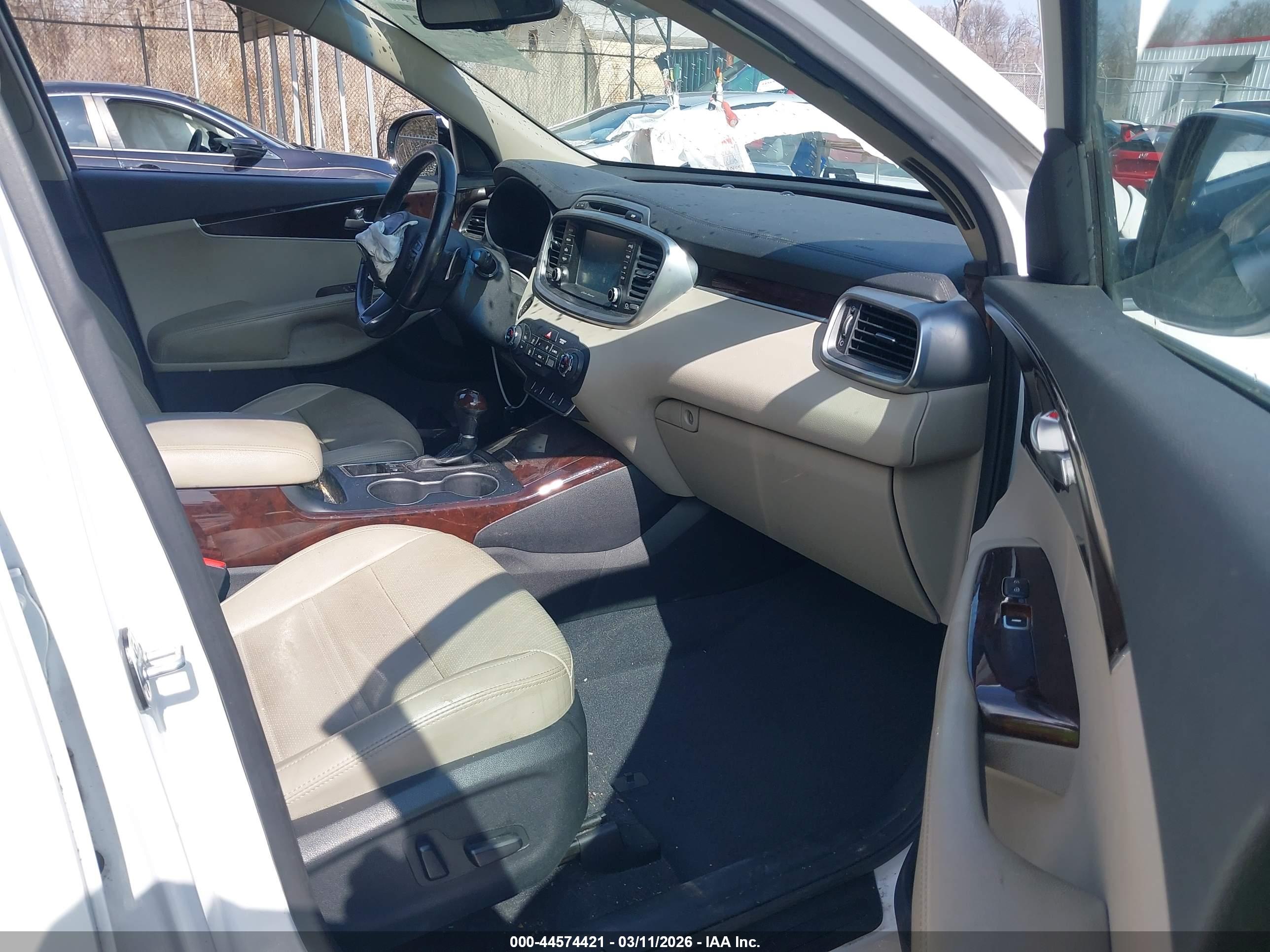 KIA SORENTO image 5