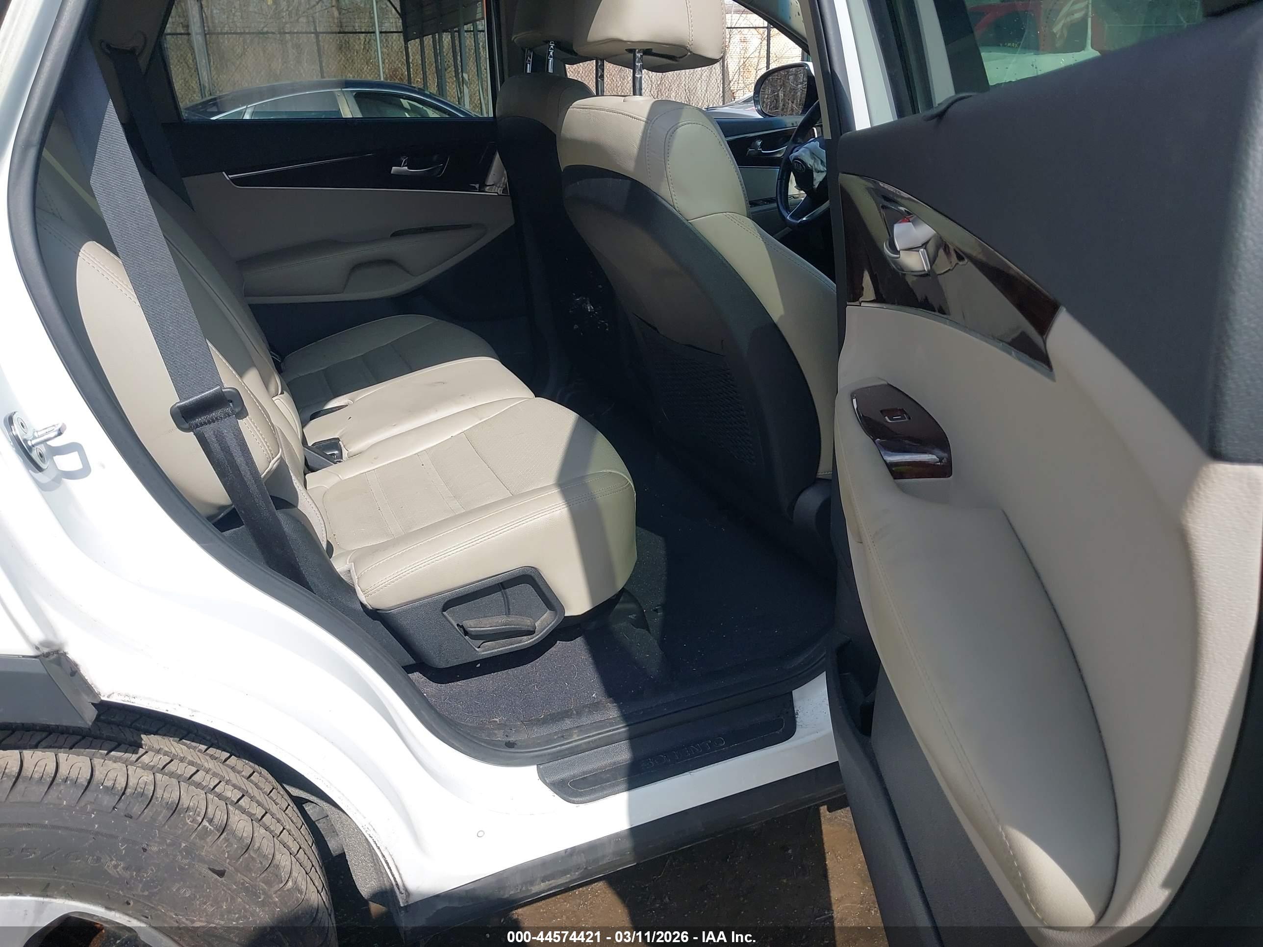 KIA SORENTO image 8