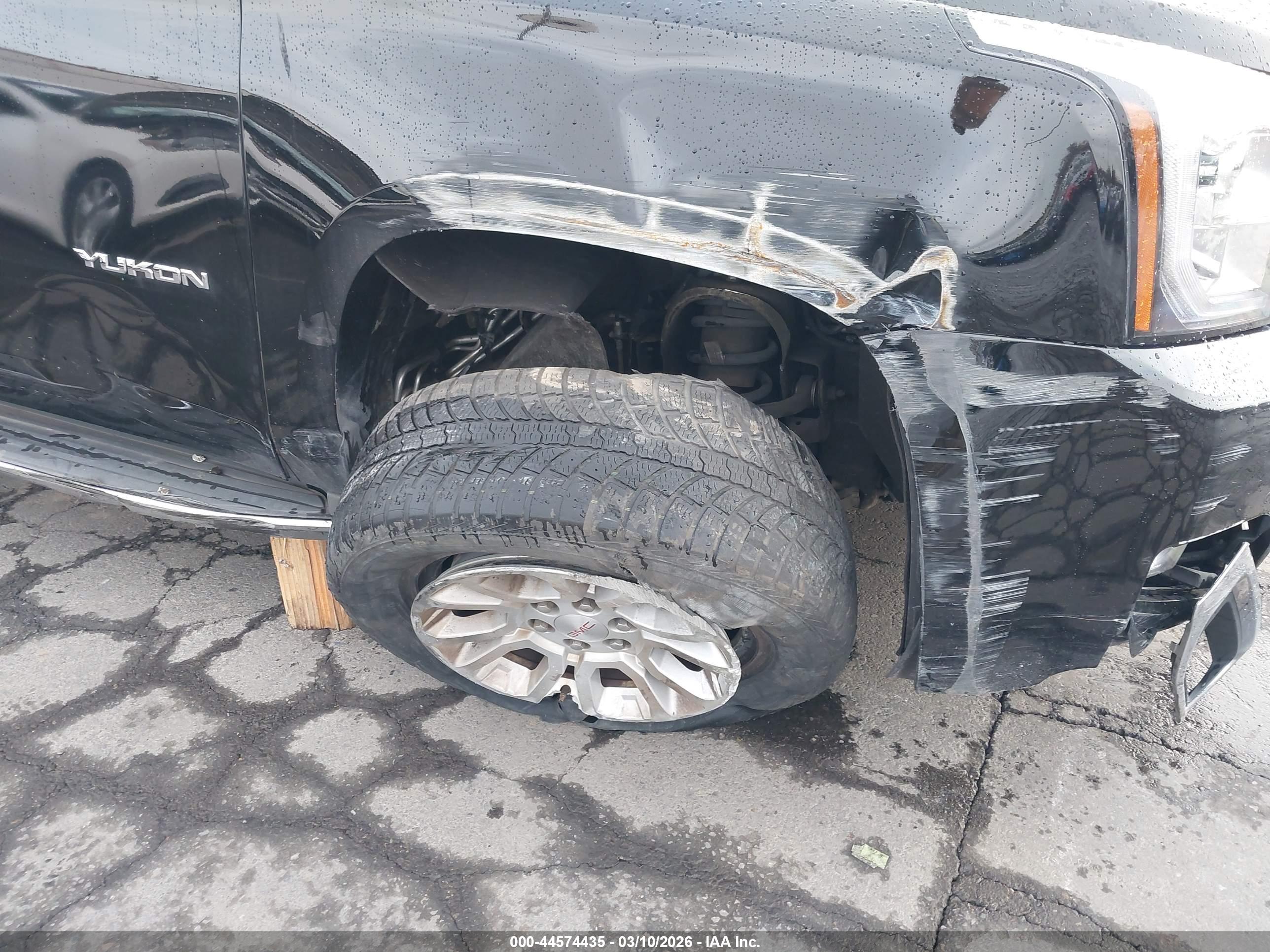 GMC YUKON image 6
