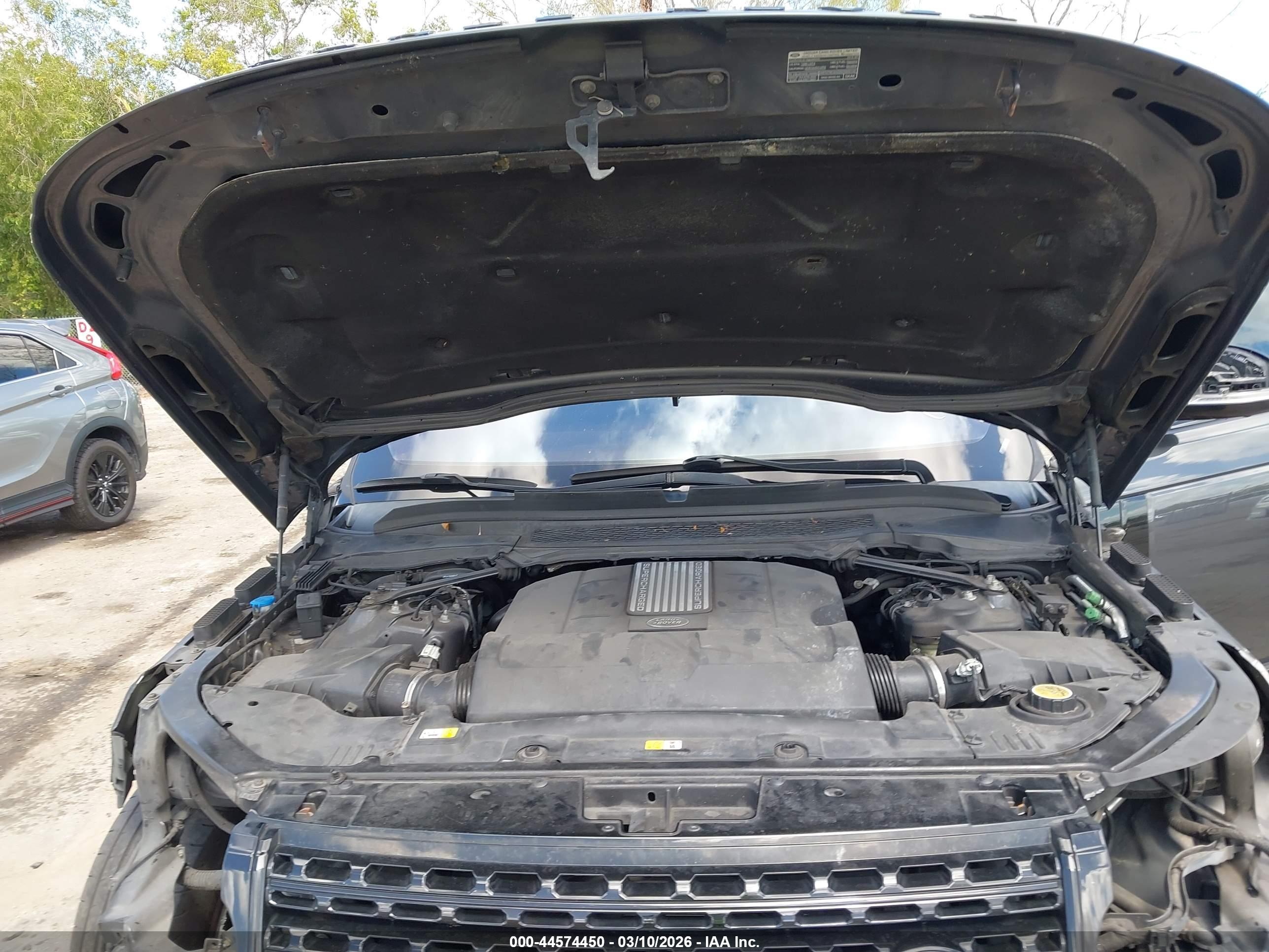 LAND ROVER image 10