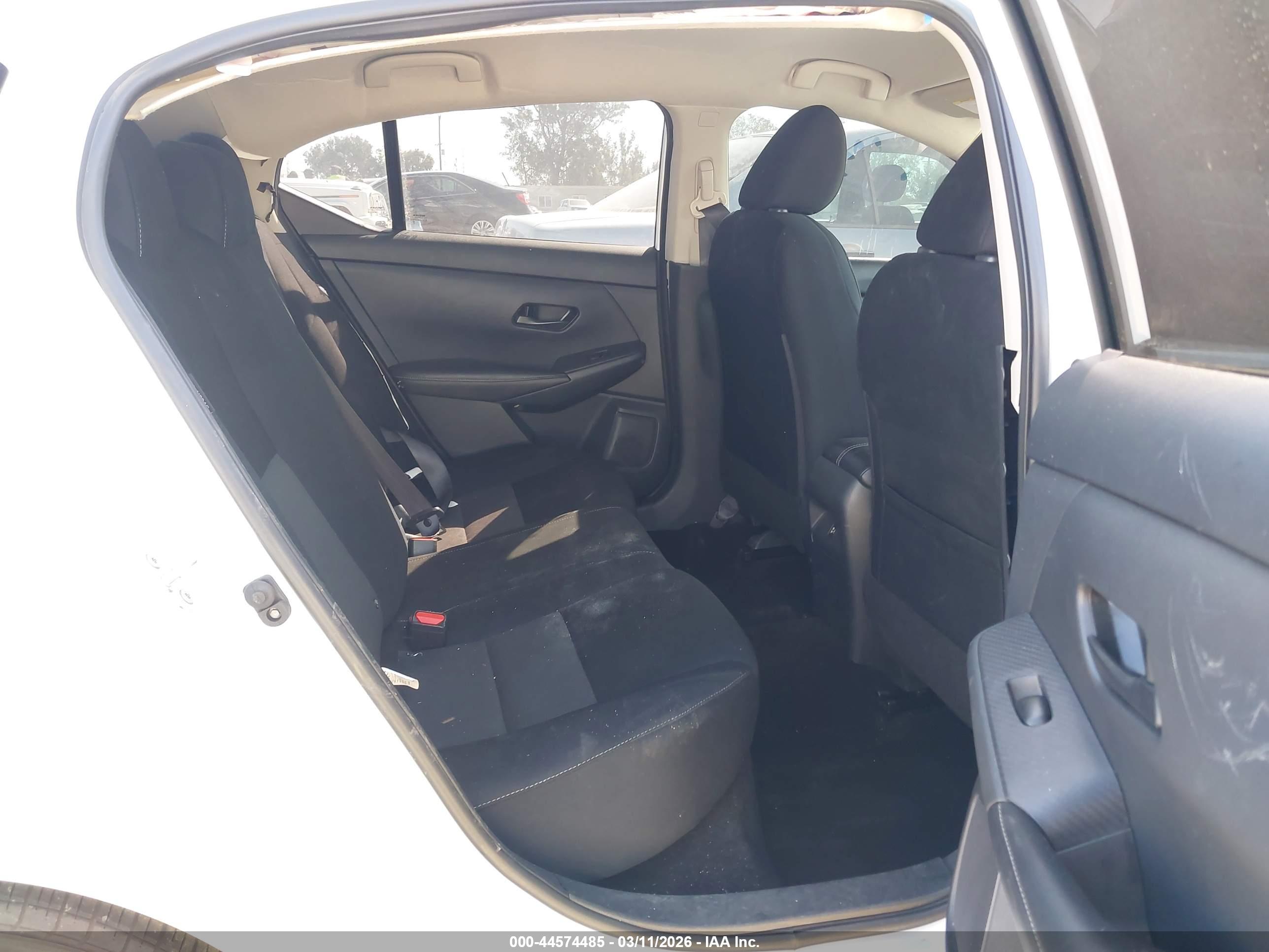 NISSAN SENTRA image 8