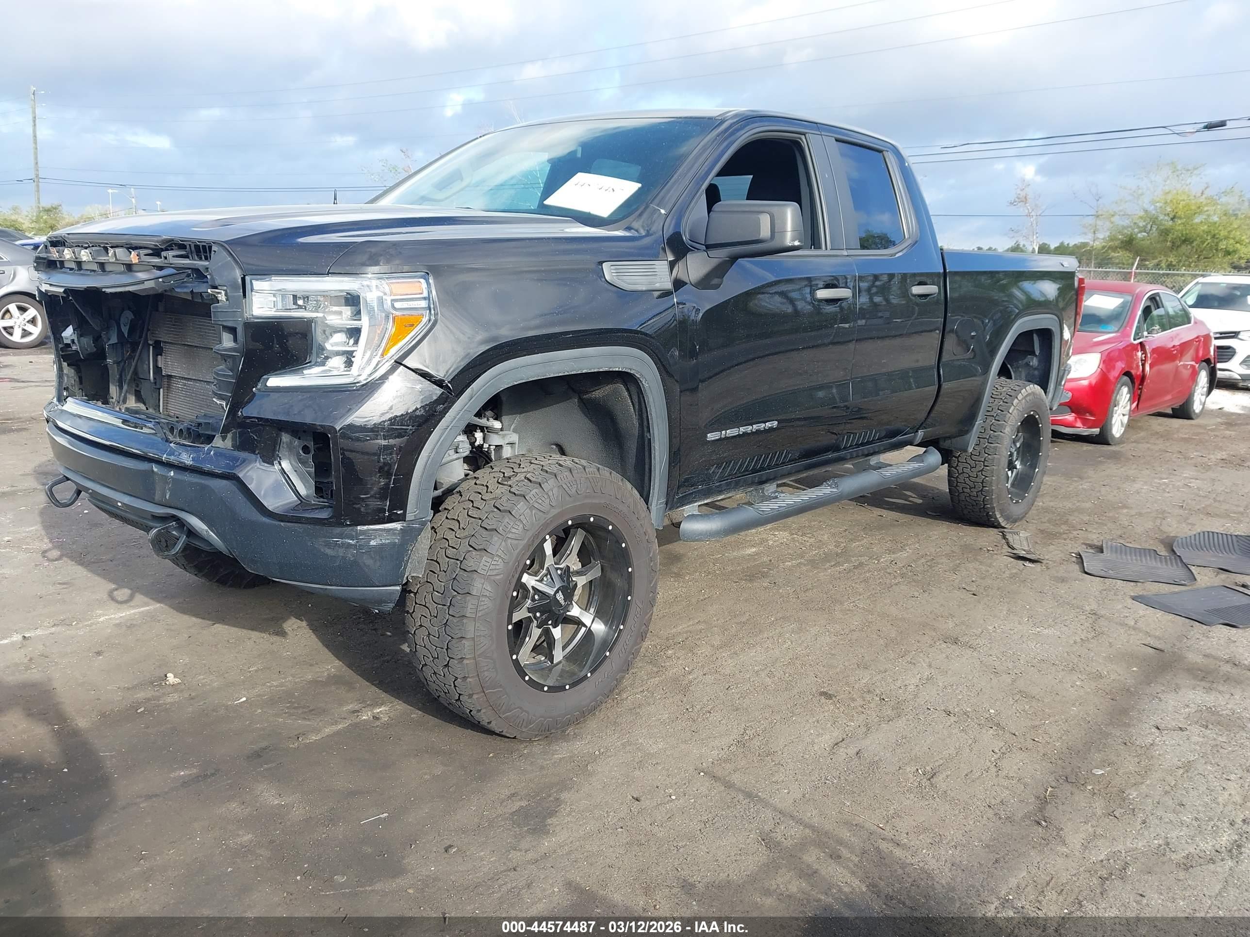GMC SIERRA image 2