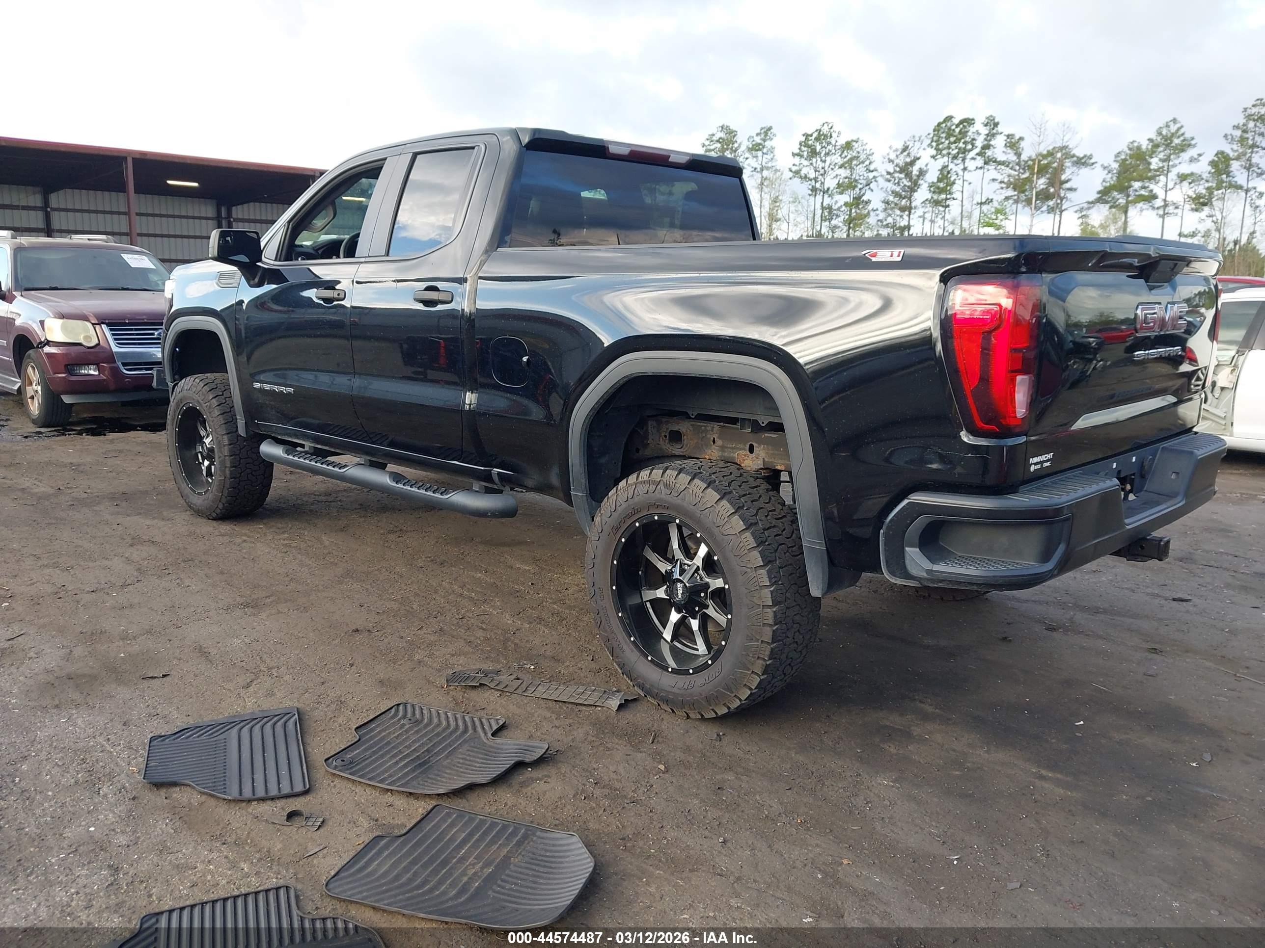 GMC SIERRA image 3