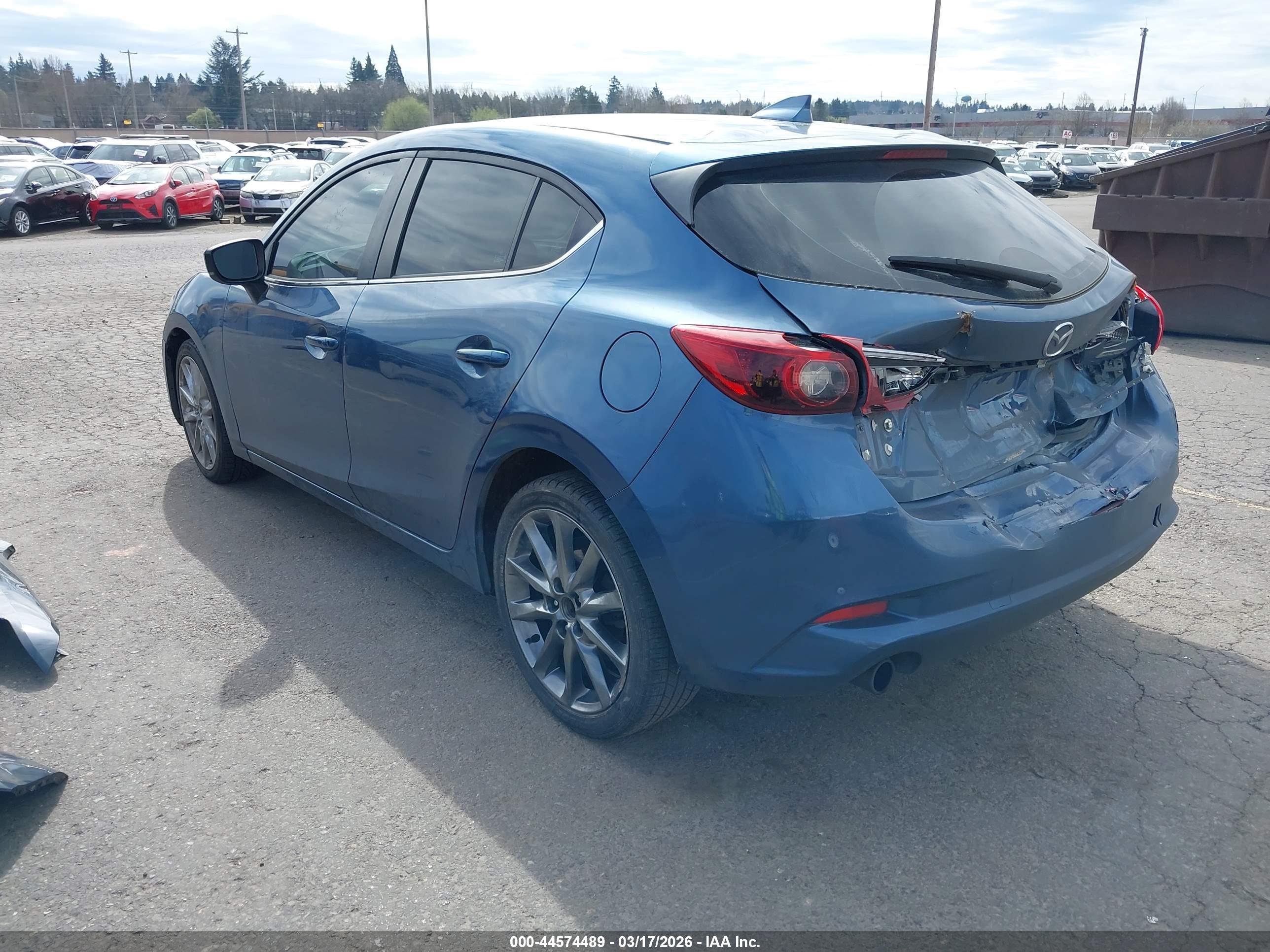 MAZDA MAZDA3 image 3