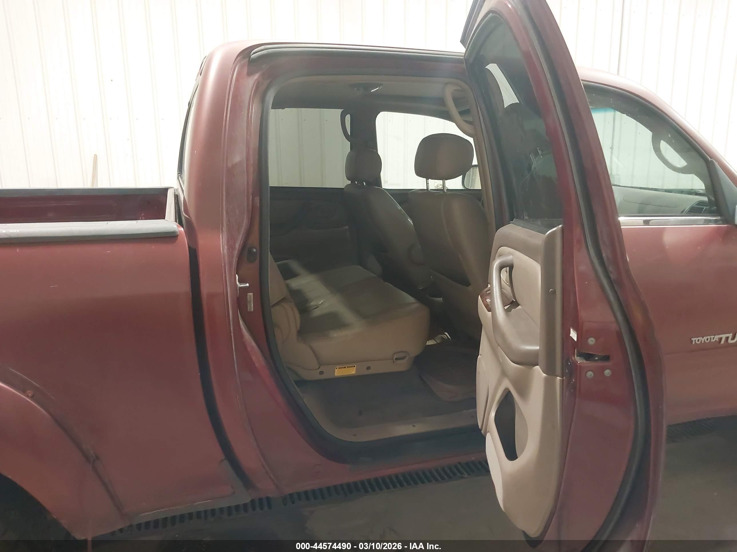 TOYOTA TUNDRA image 8