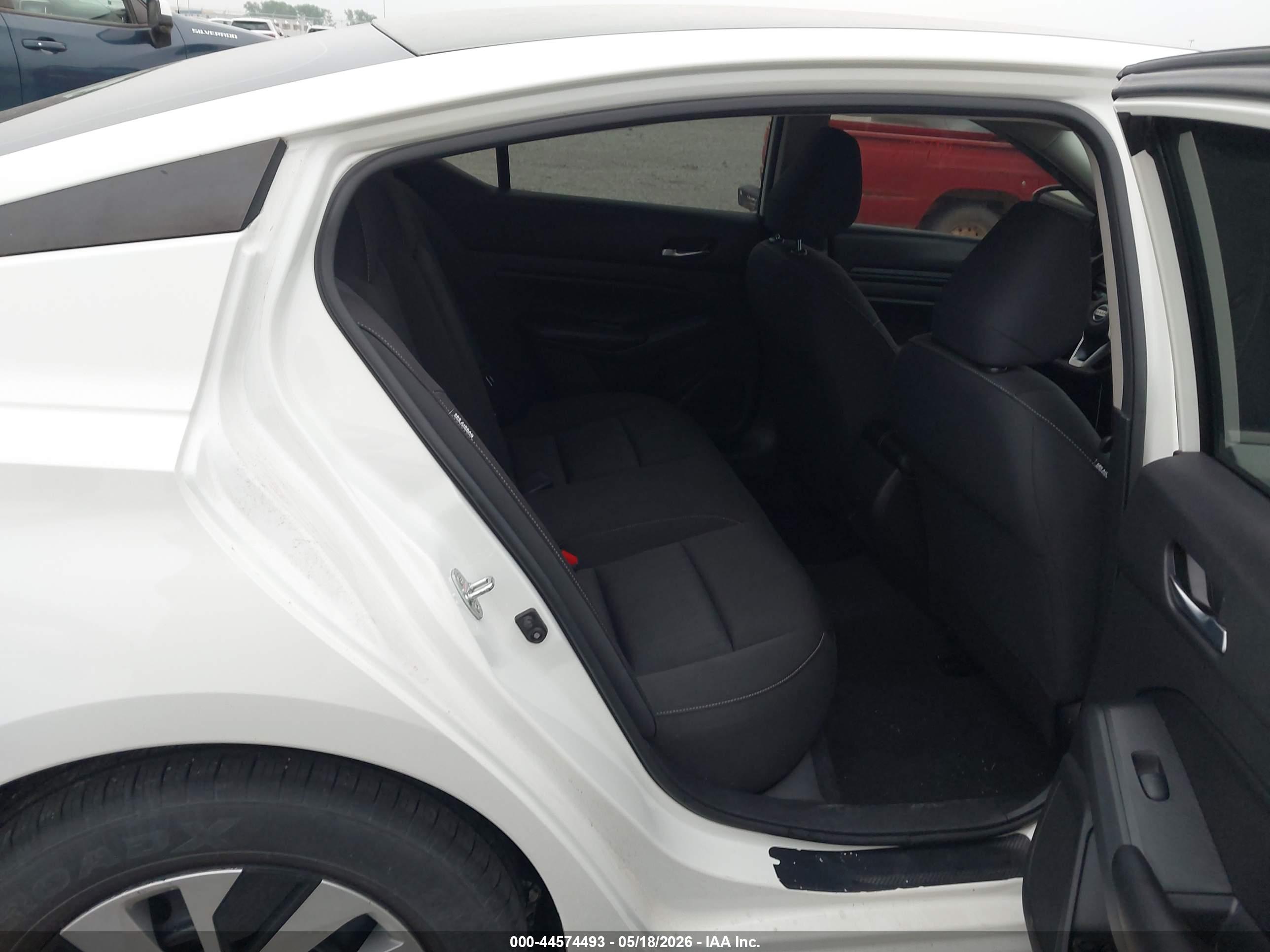 NISSAN ALTIMA image 8