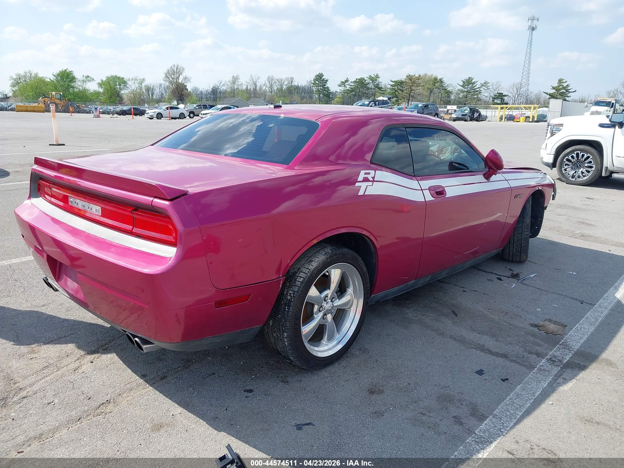 DODGE CHALLENGER image 4