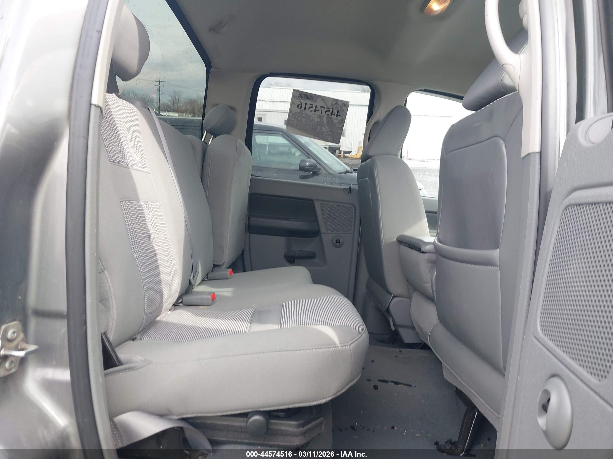 DODGE RAM image 8