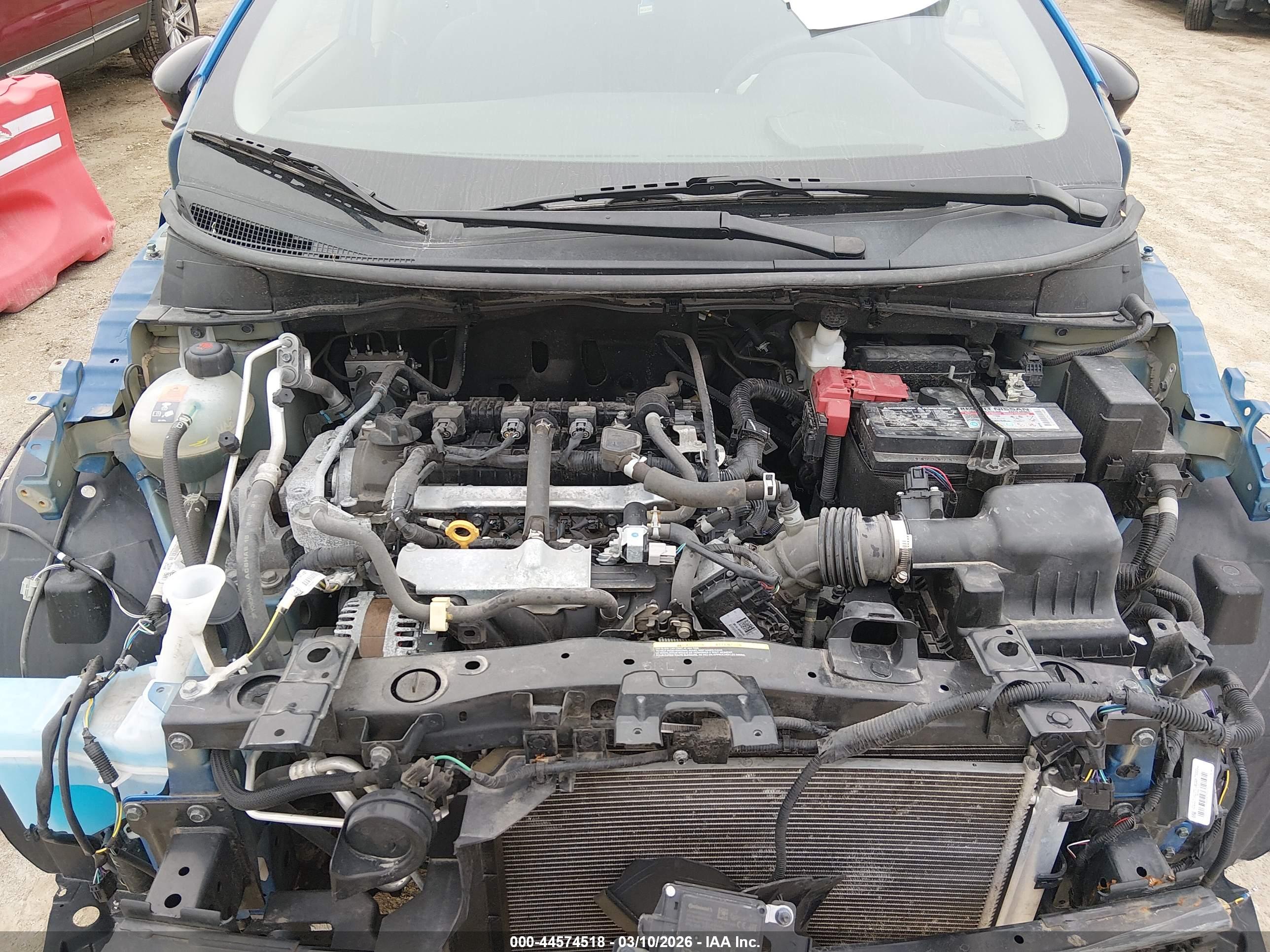 NISSAN VERSA image 10