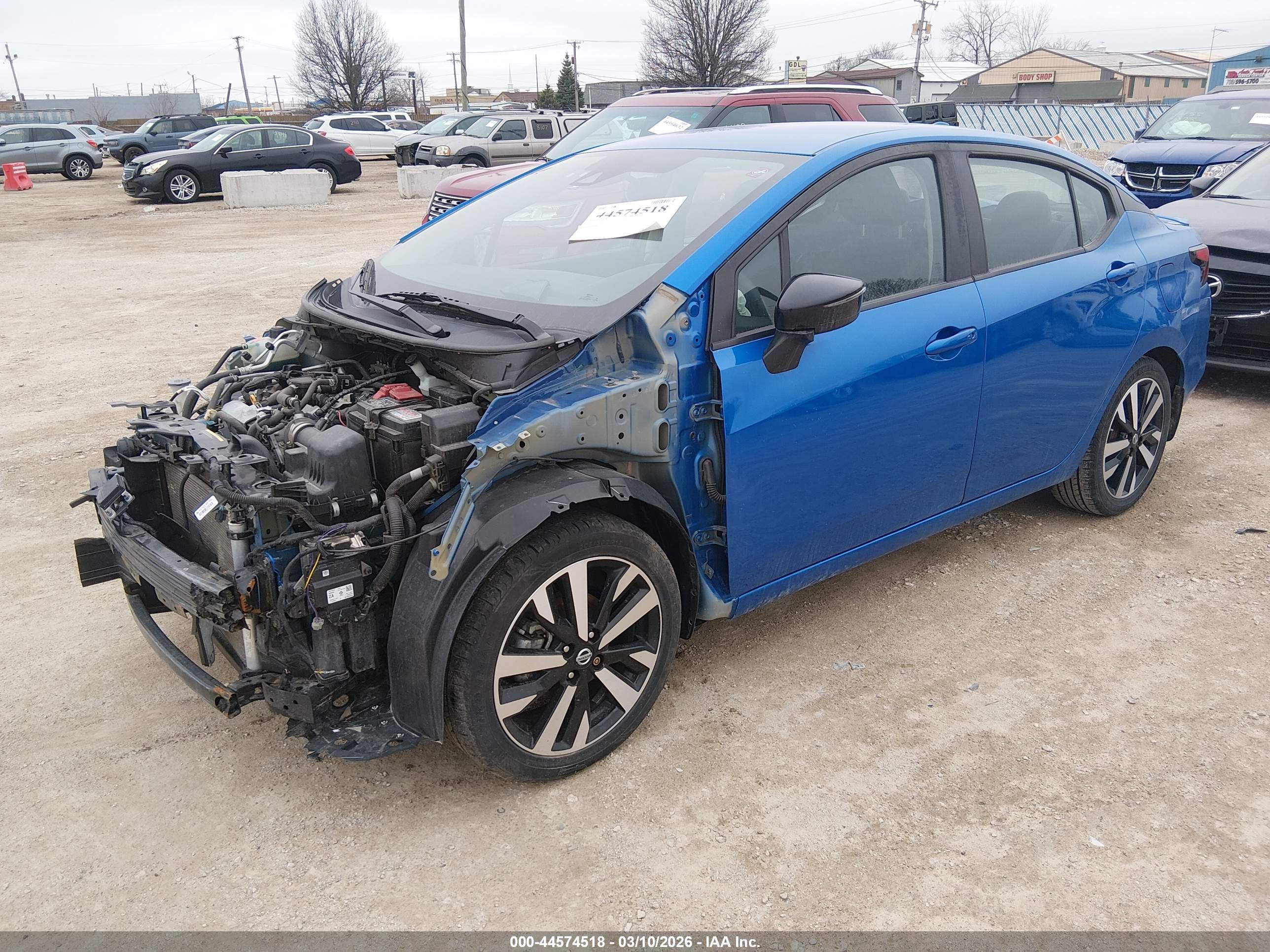 NISSAN VERSA image 2
