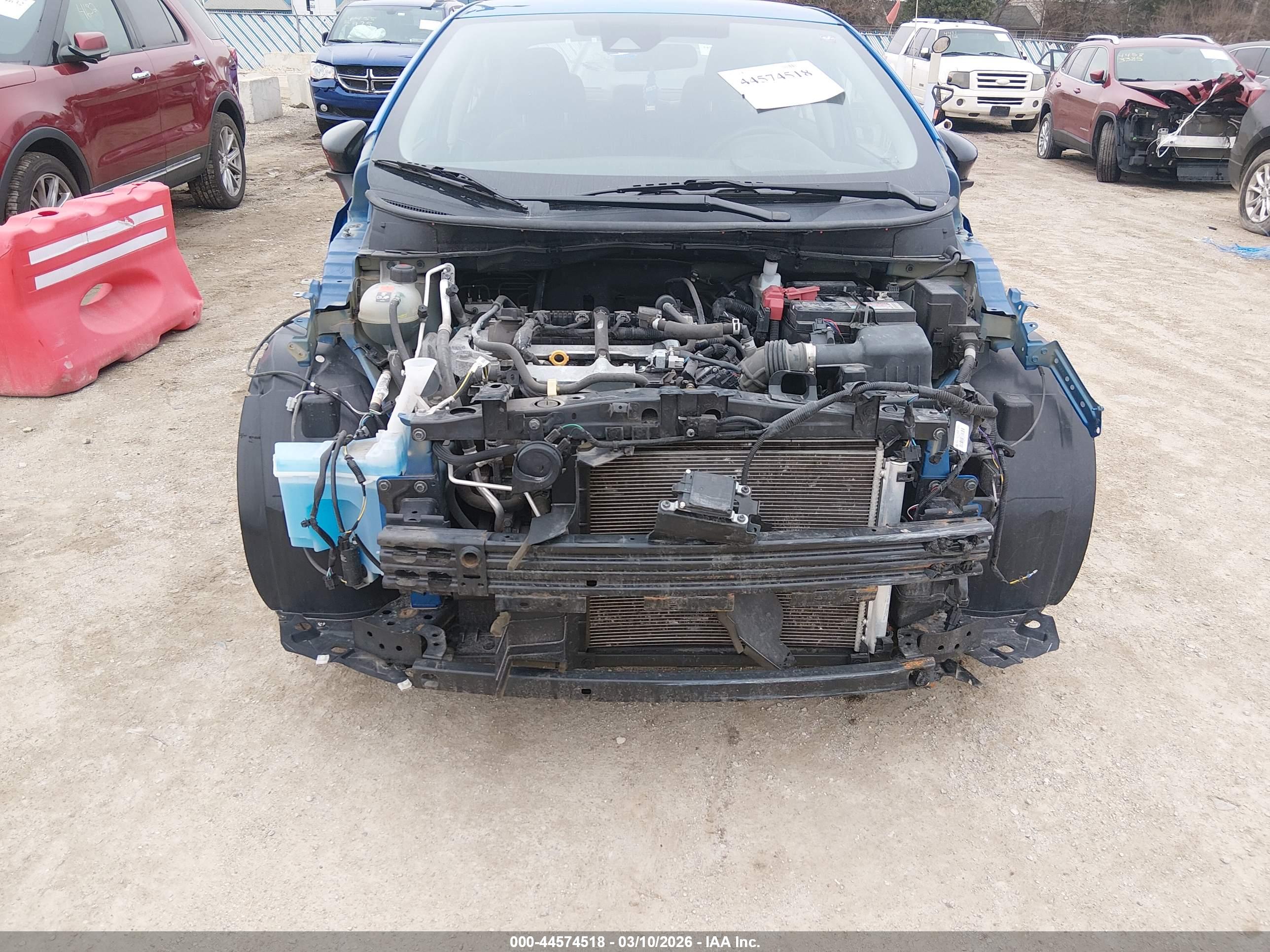 NISSAN VERSA image 6