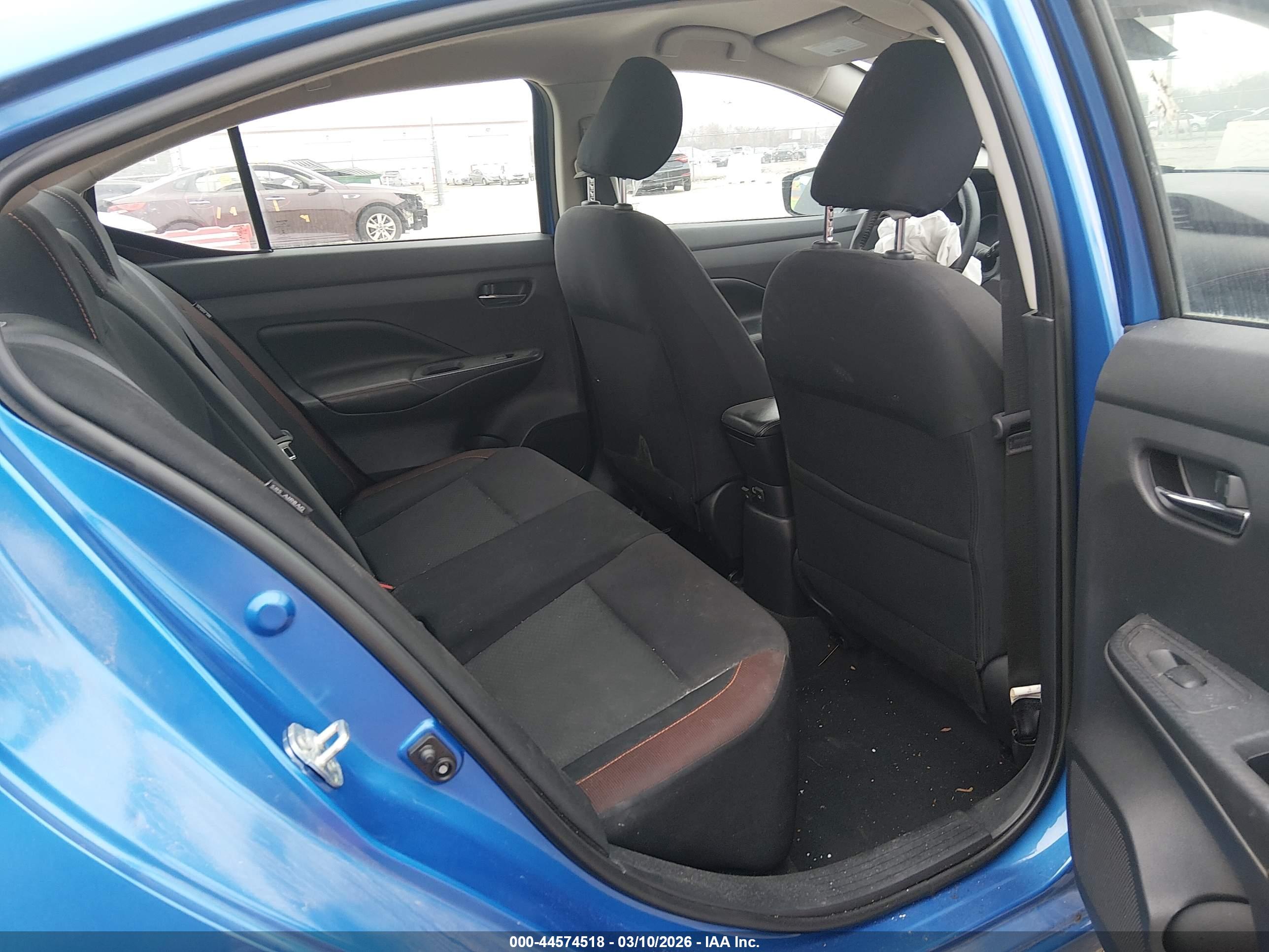 NISSAN VERSA image 8
