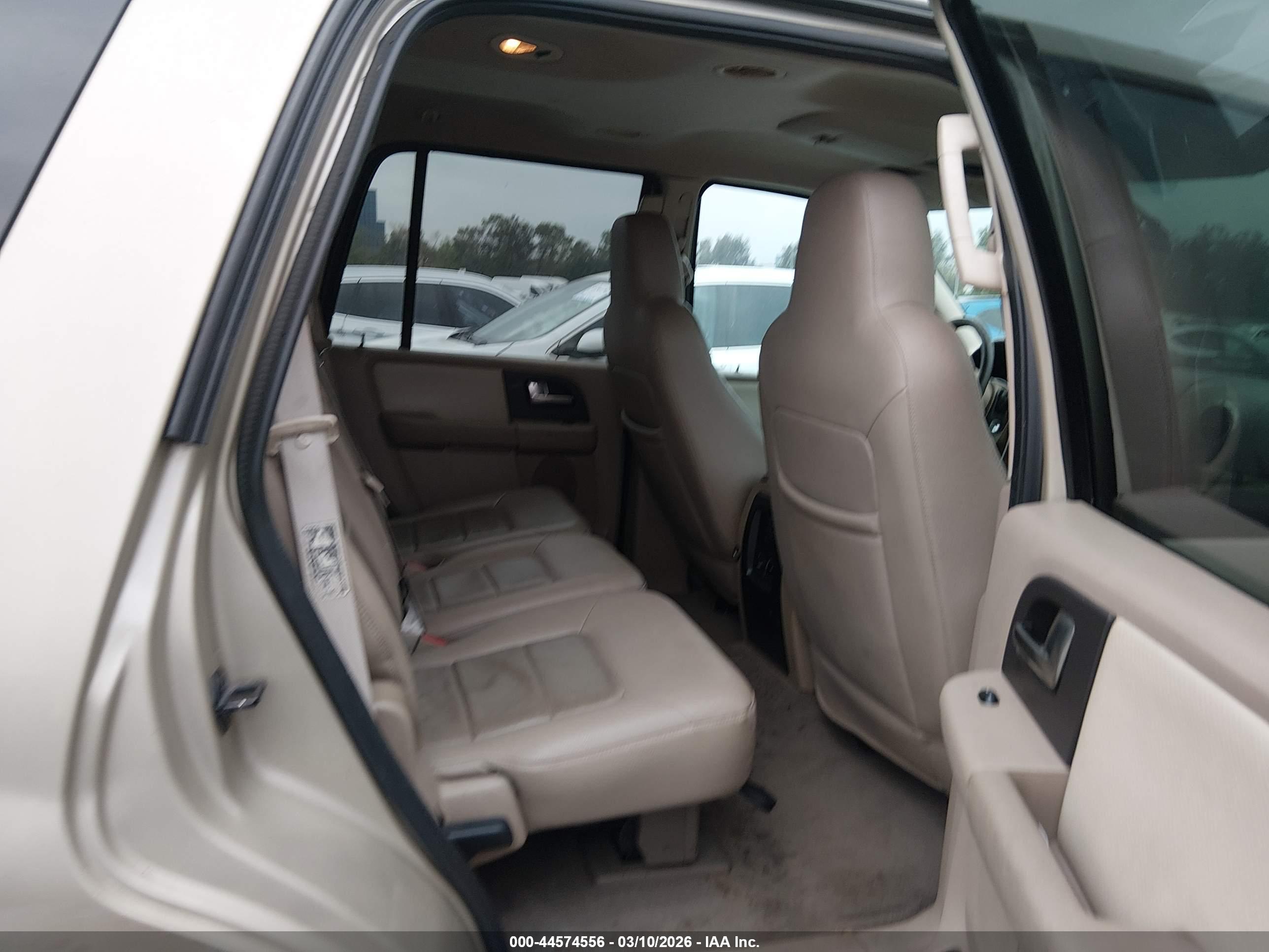 FORD EXPEDITION image 8