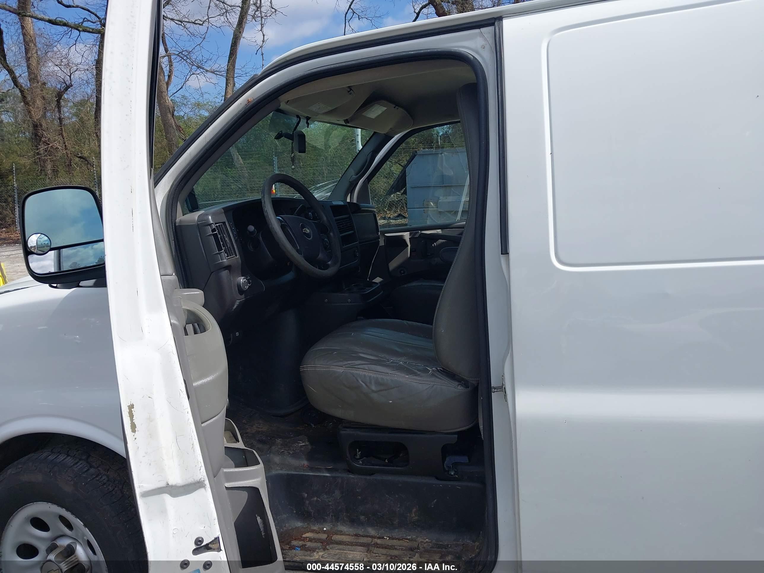 CHEVROLET EXPRESS image 5