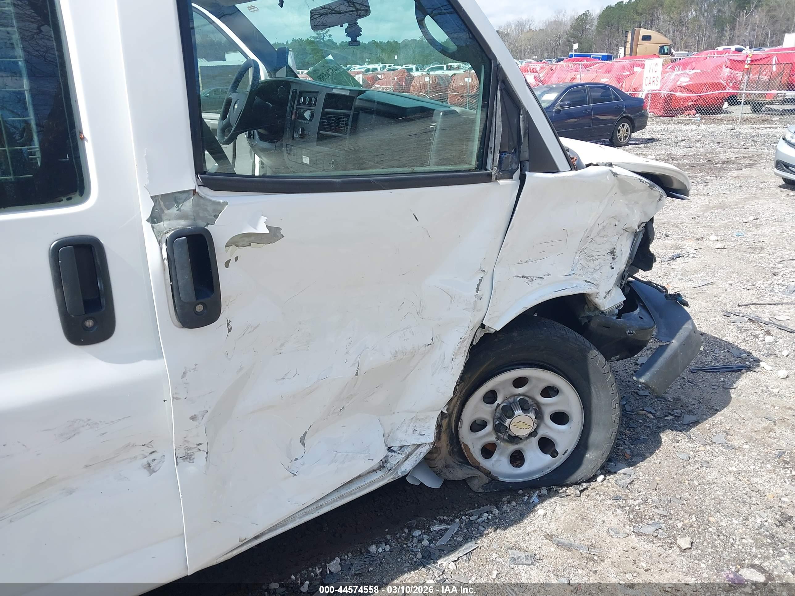 CHEVROLET EXPRESS image 6