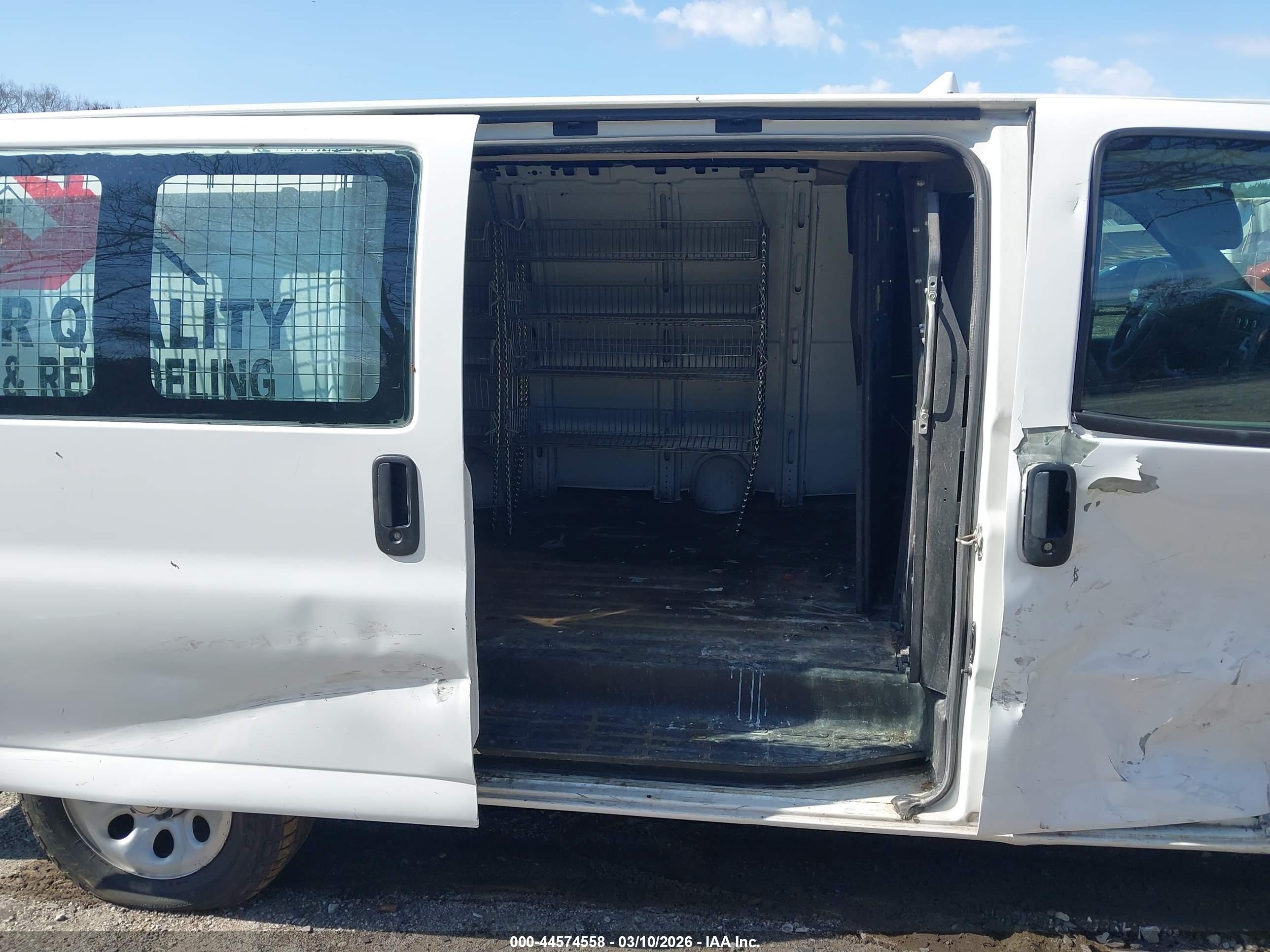 CHEVROLET EXPRESS image 8