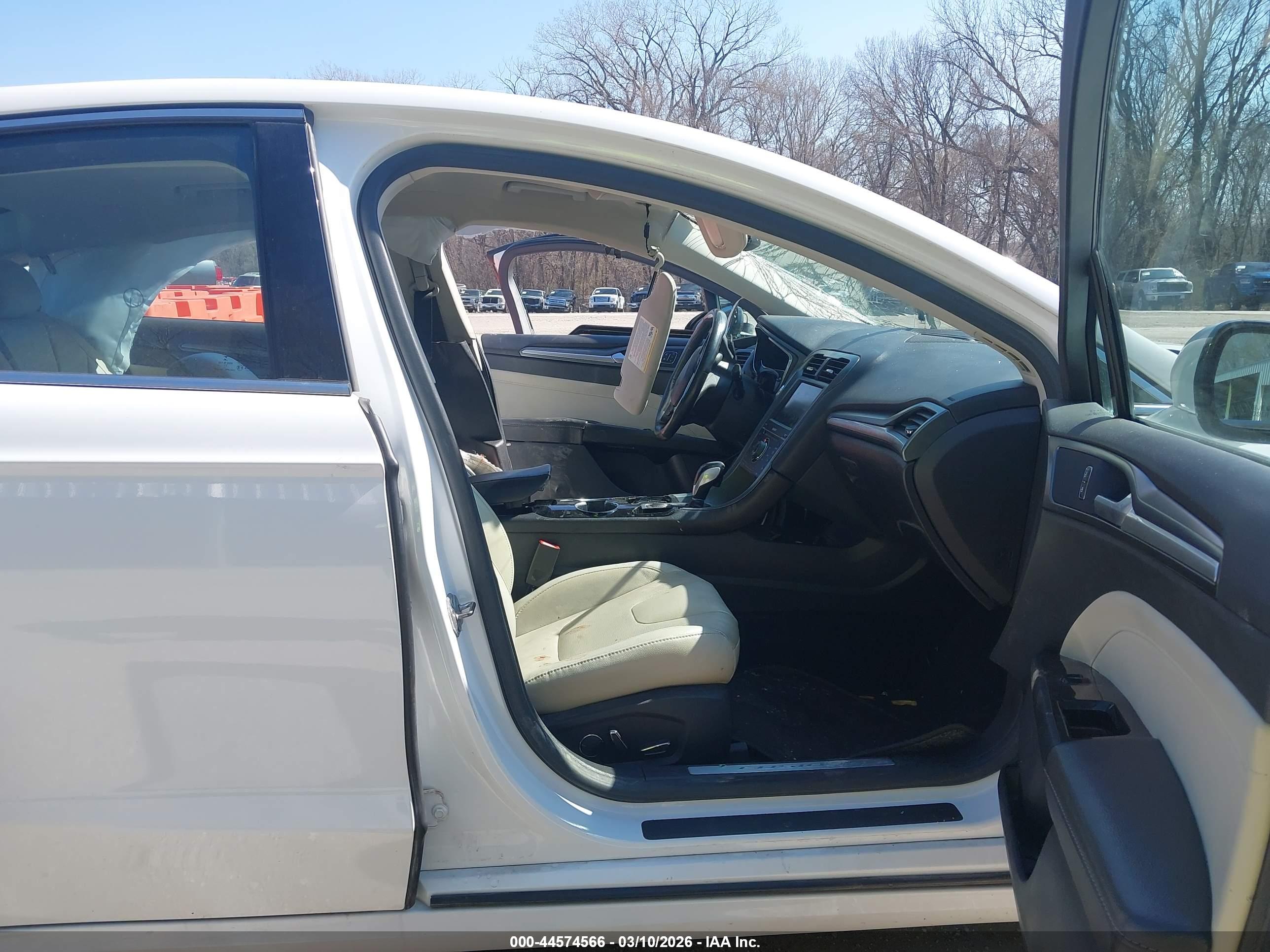 FORD FUSION image 5