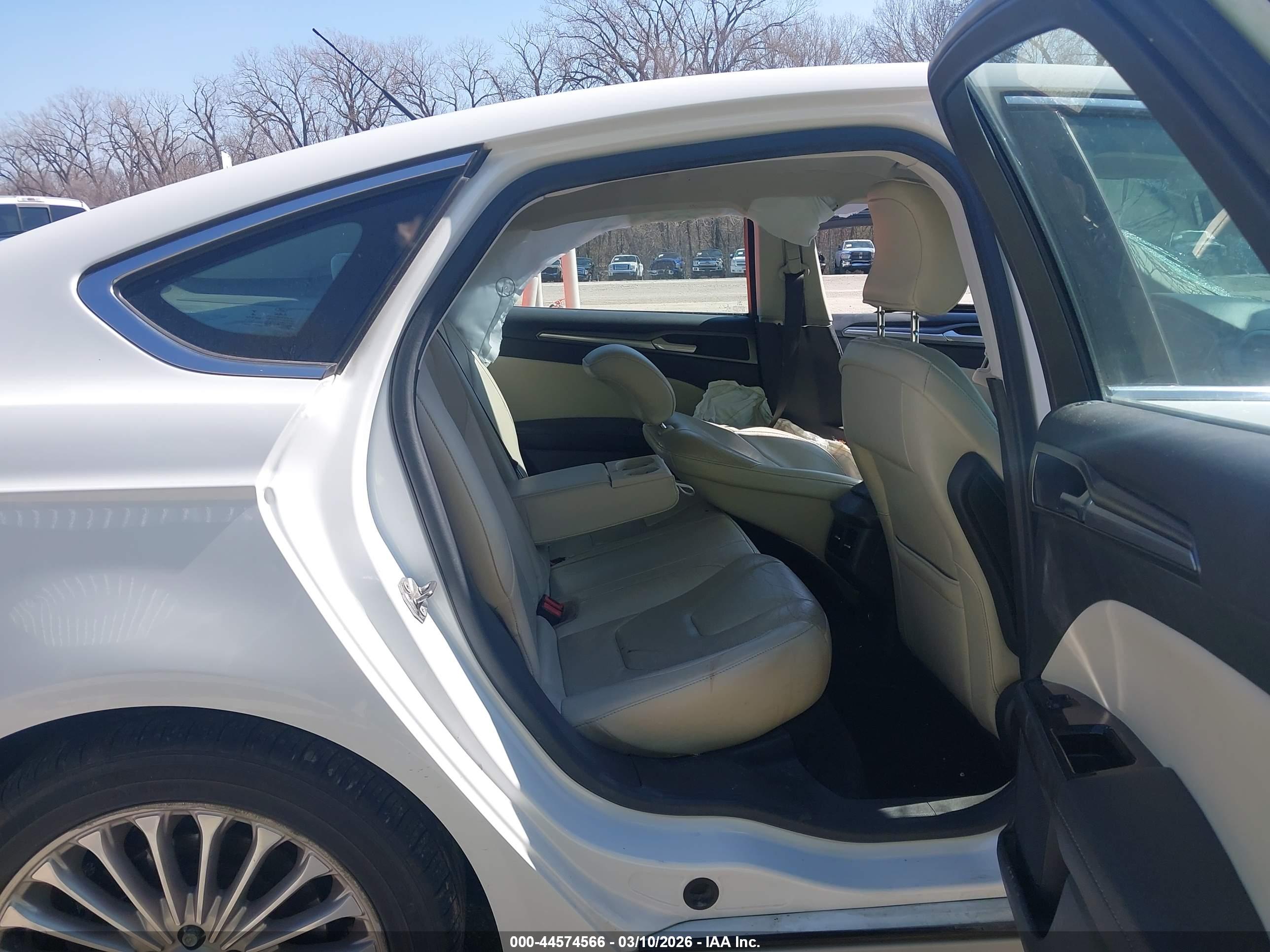 FORD FUSION image 8