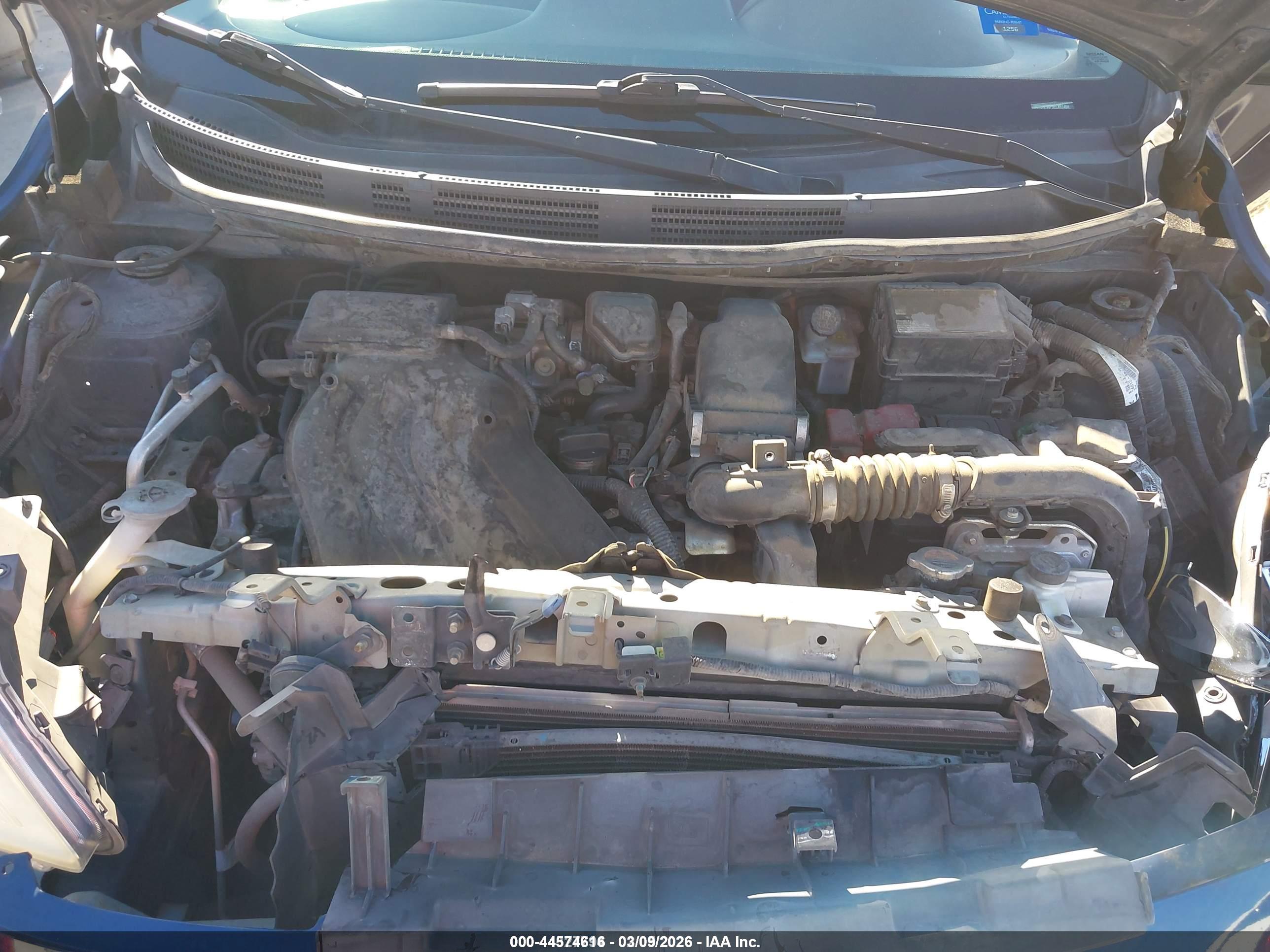 NISSAN VERSA image 10