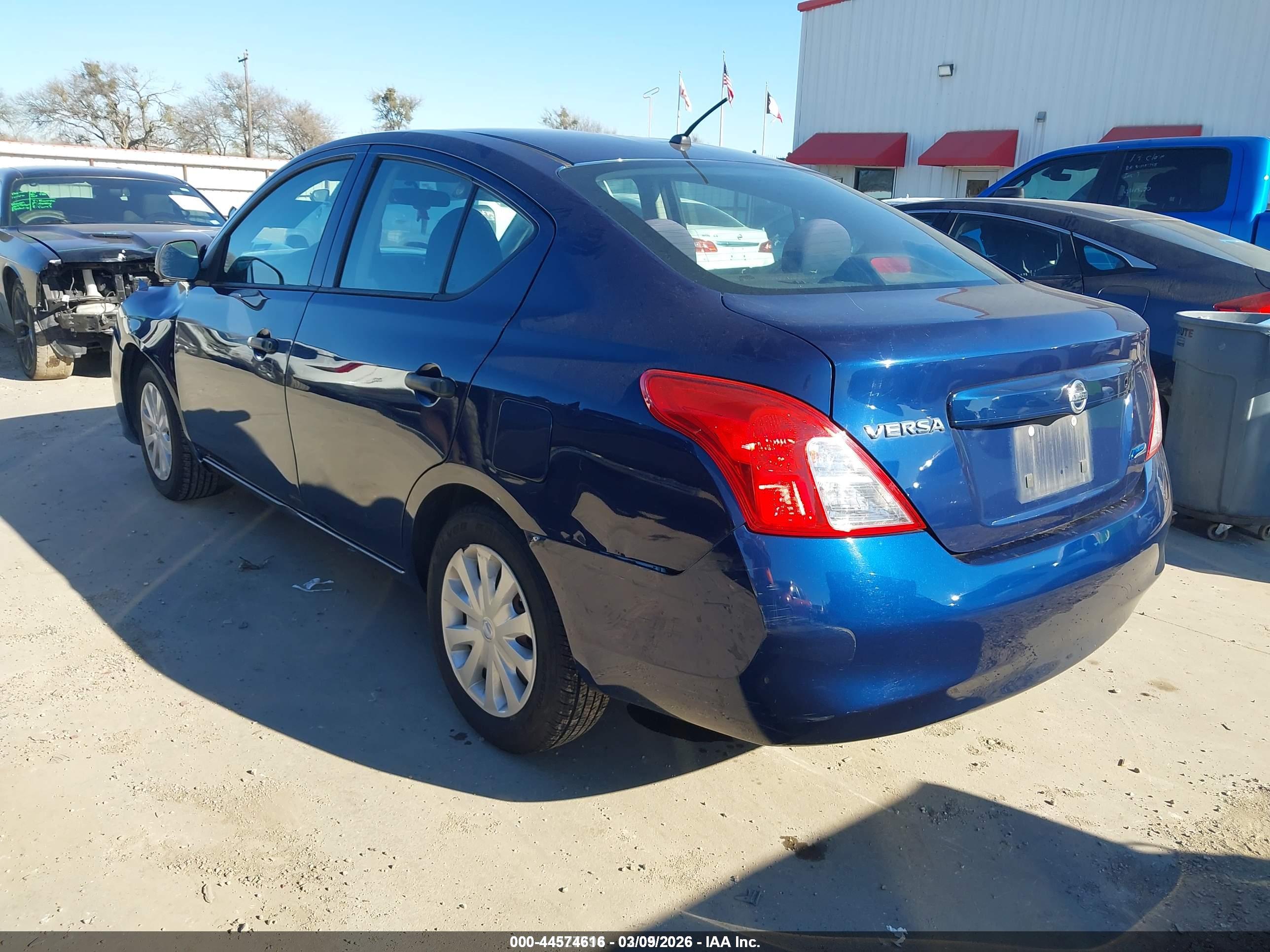 NISSAN VERSA image 3