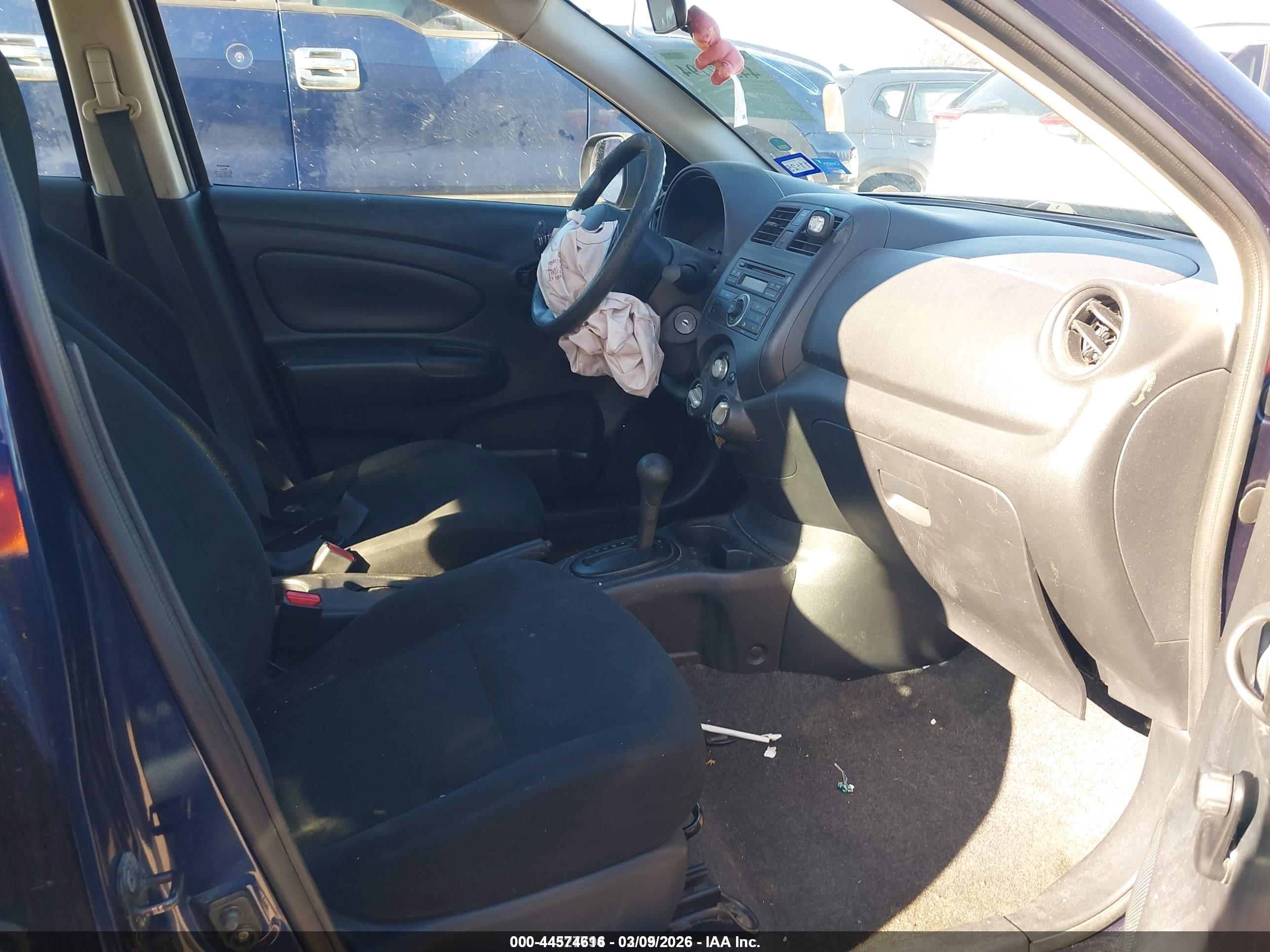 NISSAN VERSA image 5