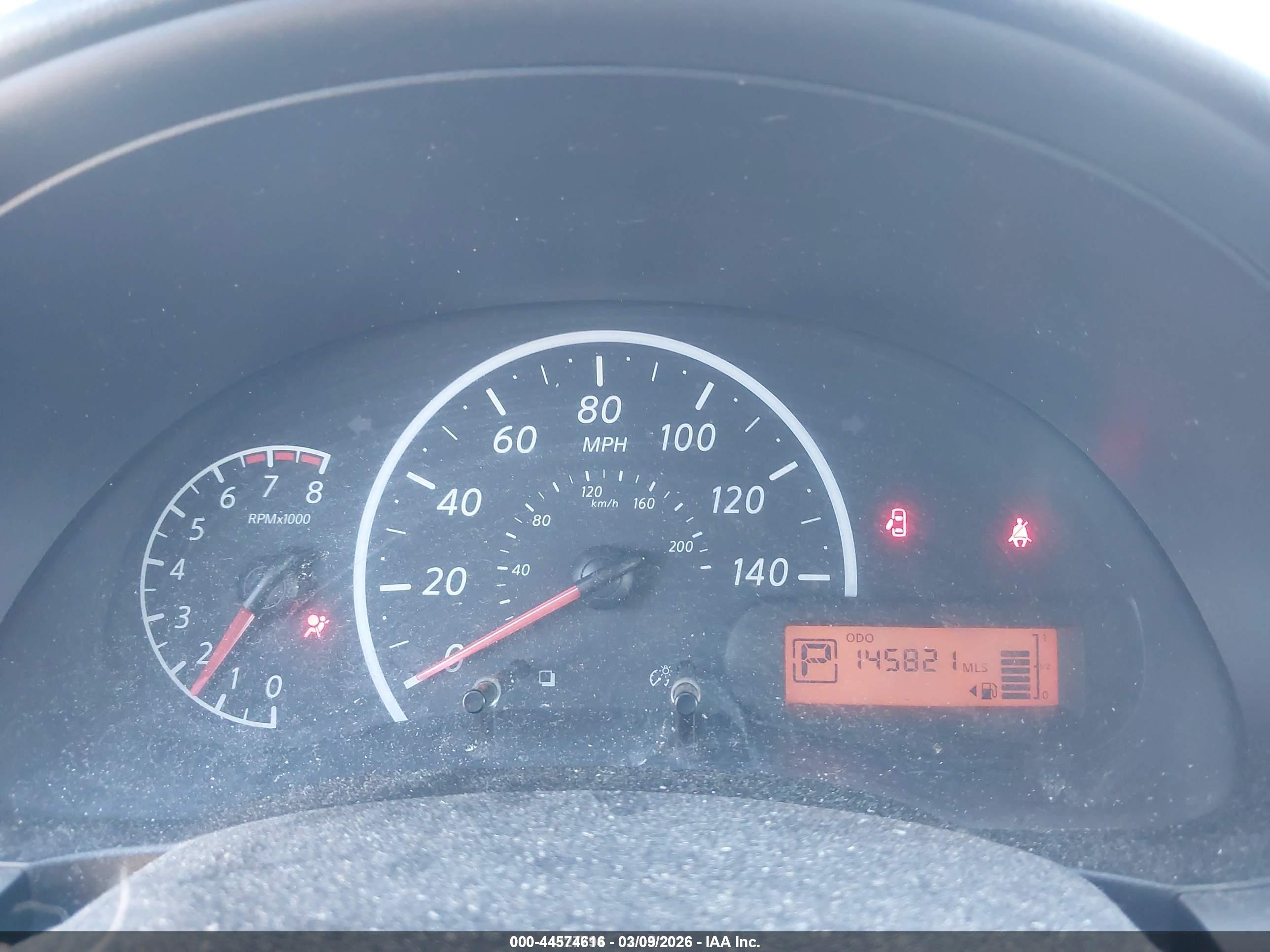 NISSAN VERSA image 7