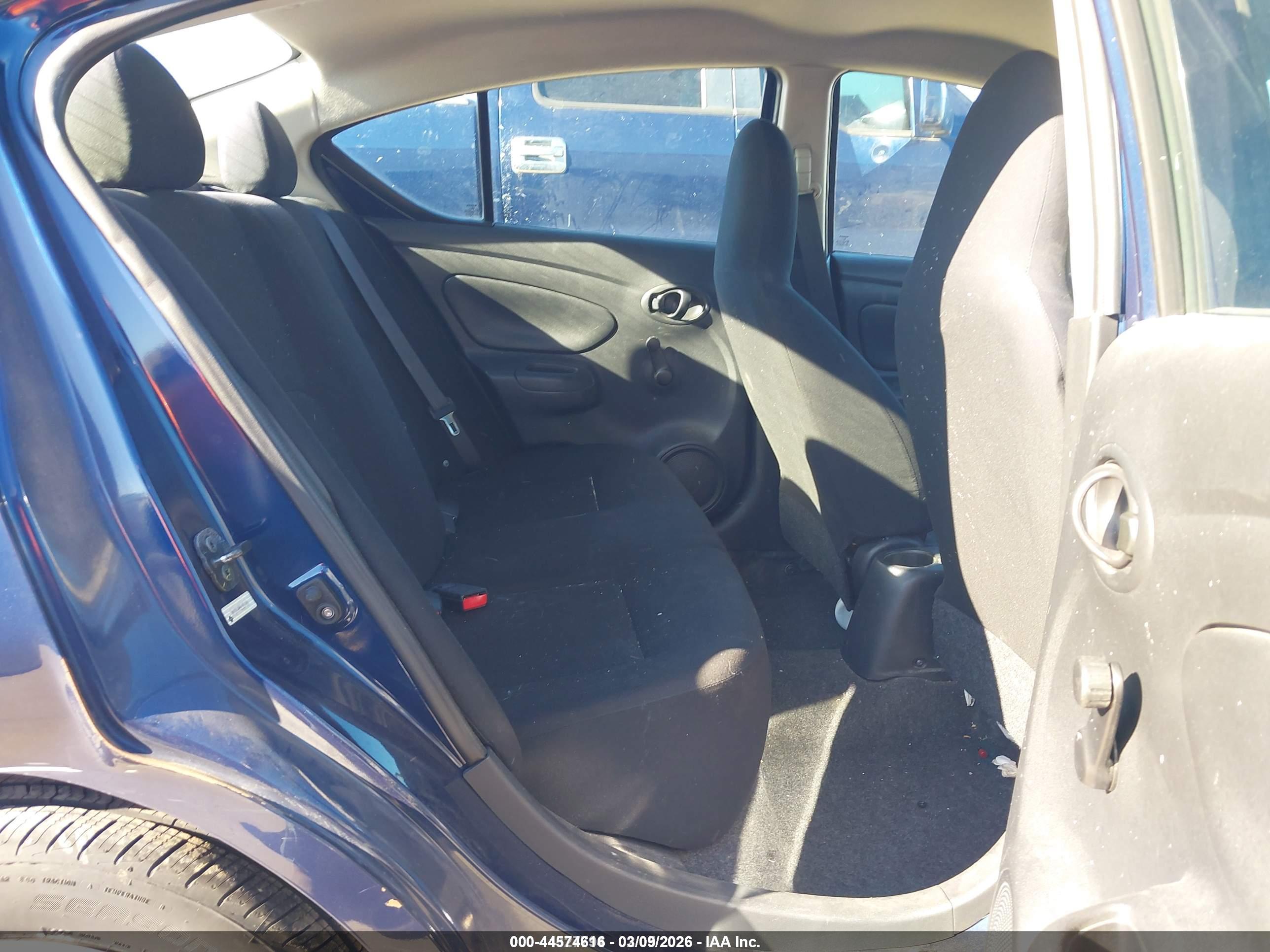 NISSAN VERSA image 8