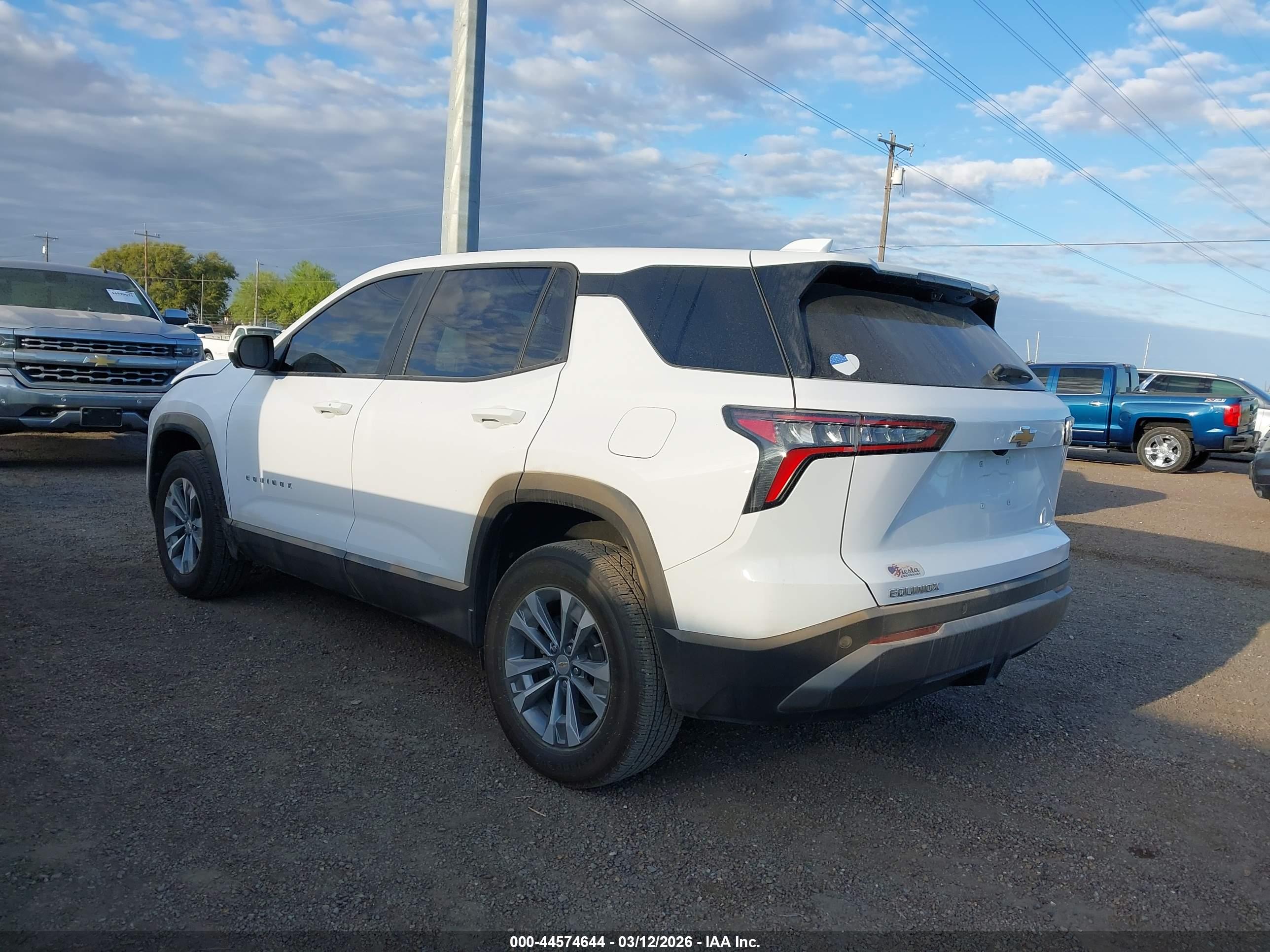 CHEVROLET EQUINOX image 3