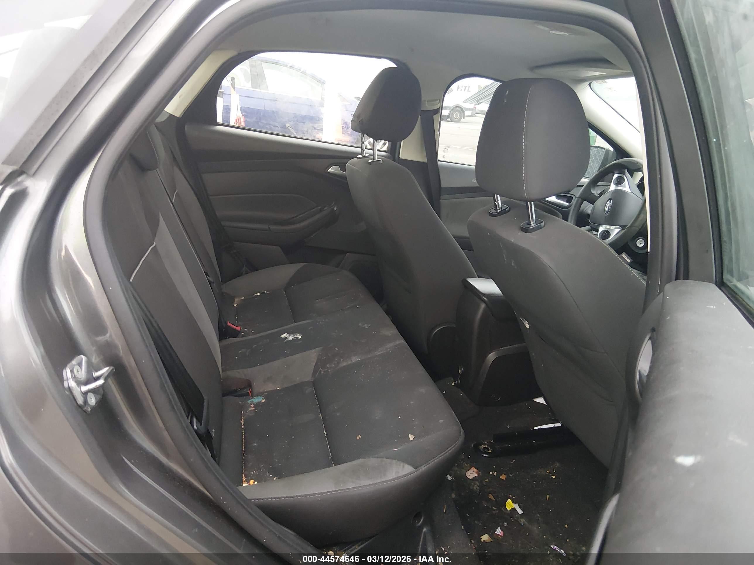 FORD FOCUS image 8