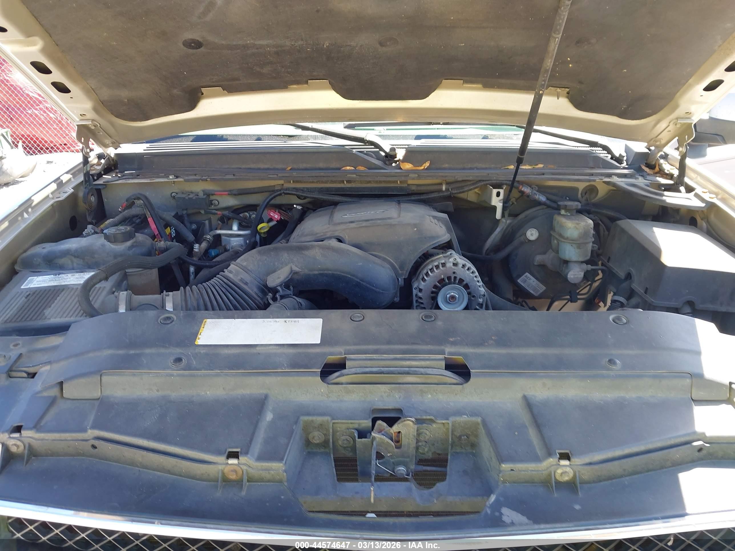 CHEVROLET SUBURBAN image 10