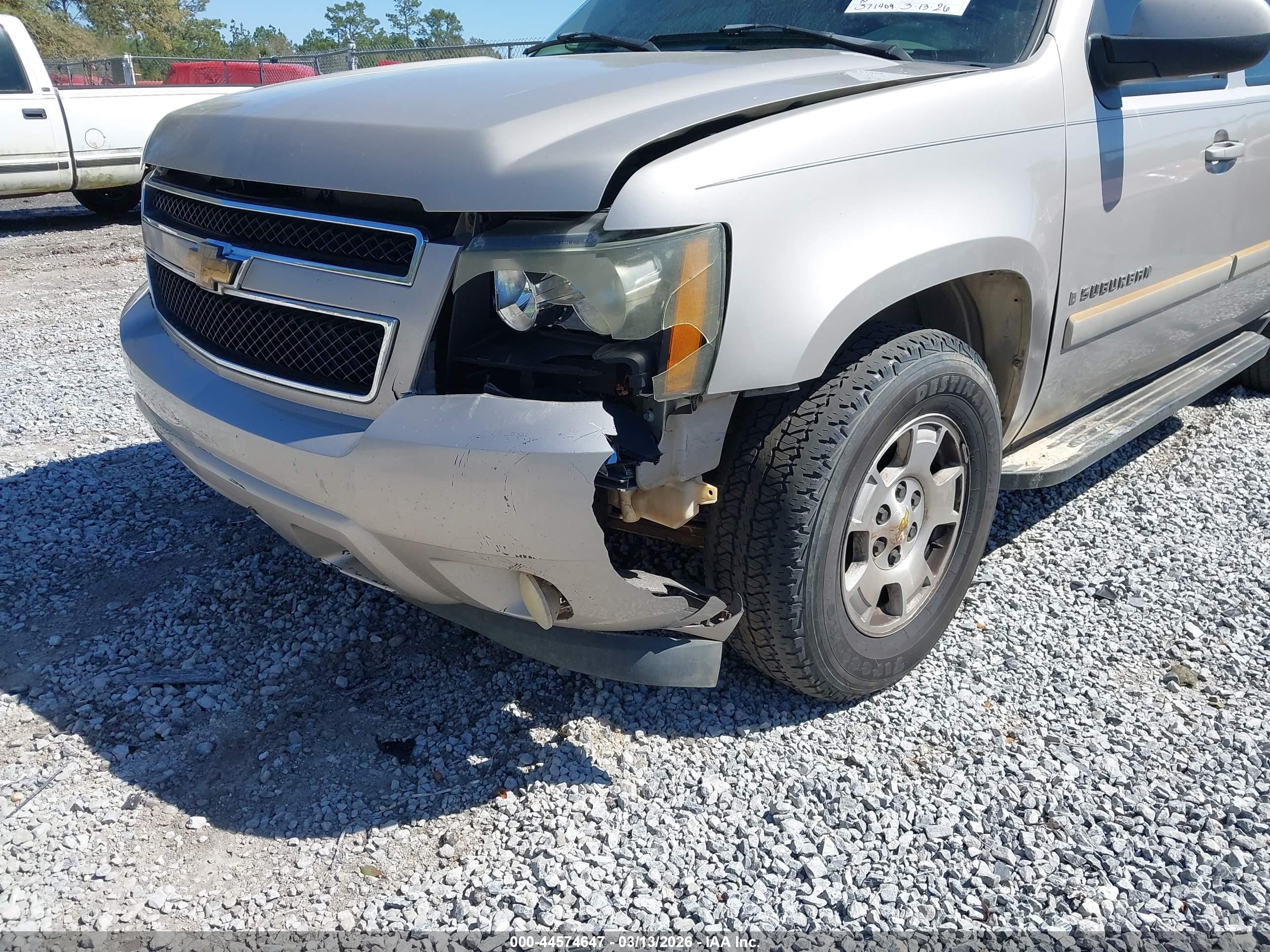 CHEVROLET SUBURBAN image 6