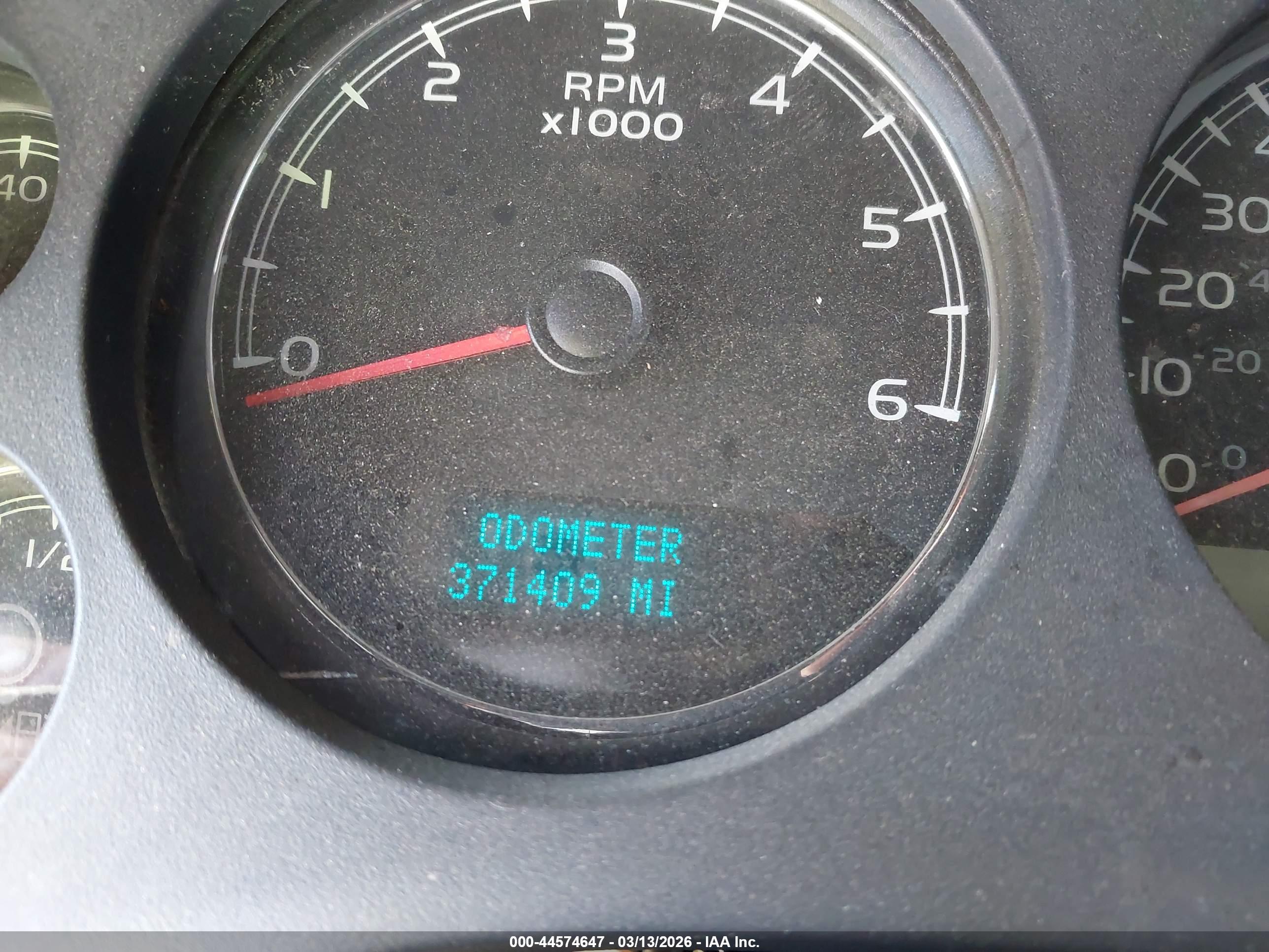 CHEVROLET SUBURBAN image 7
