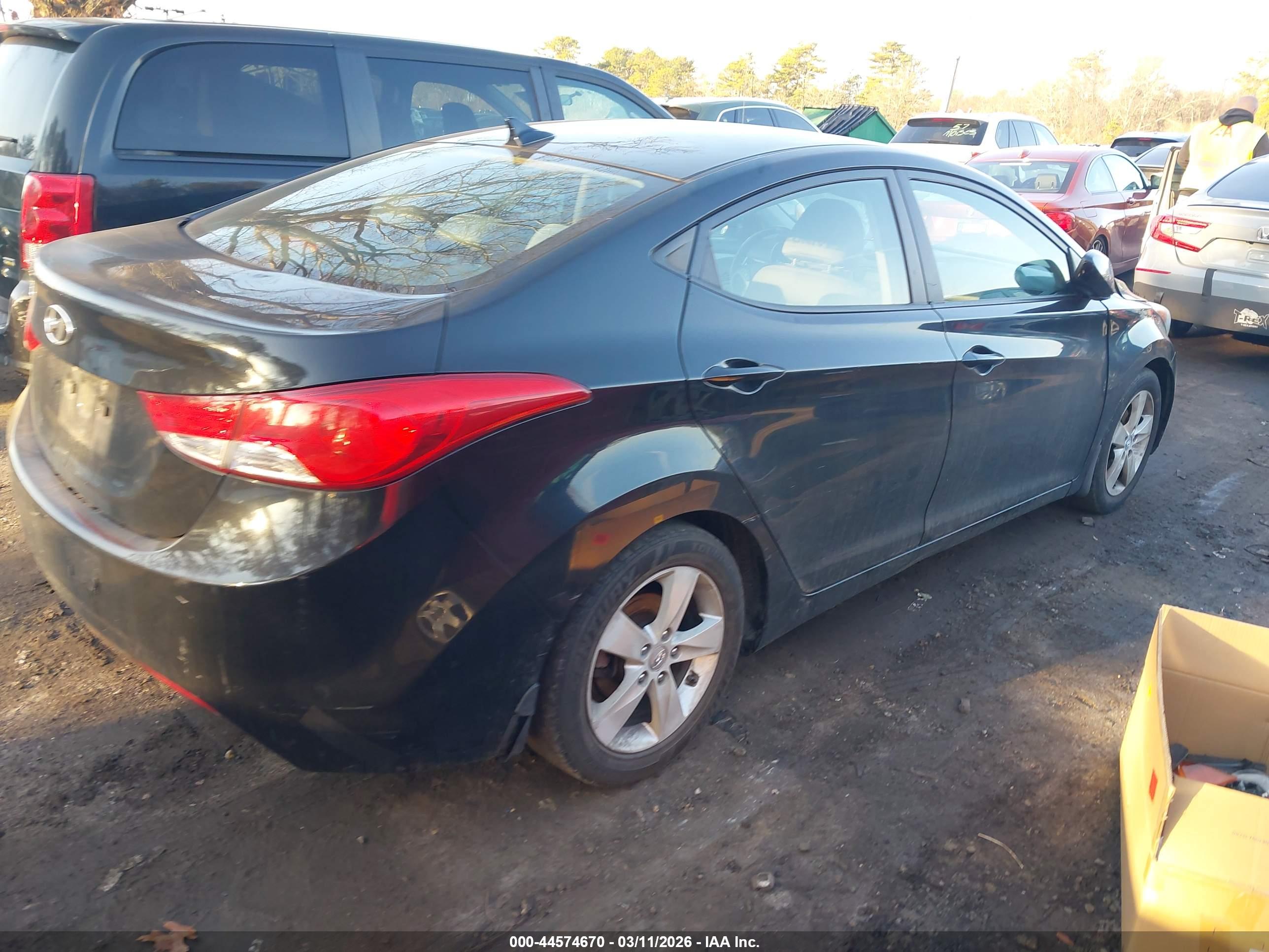 HYUNDAI ELANTRA image 4