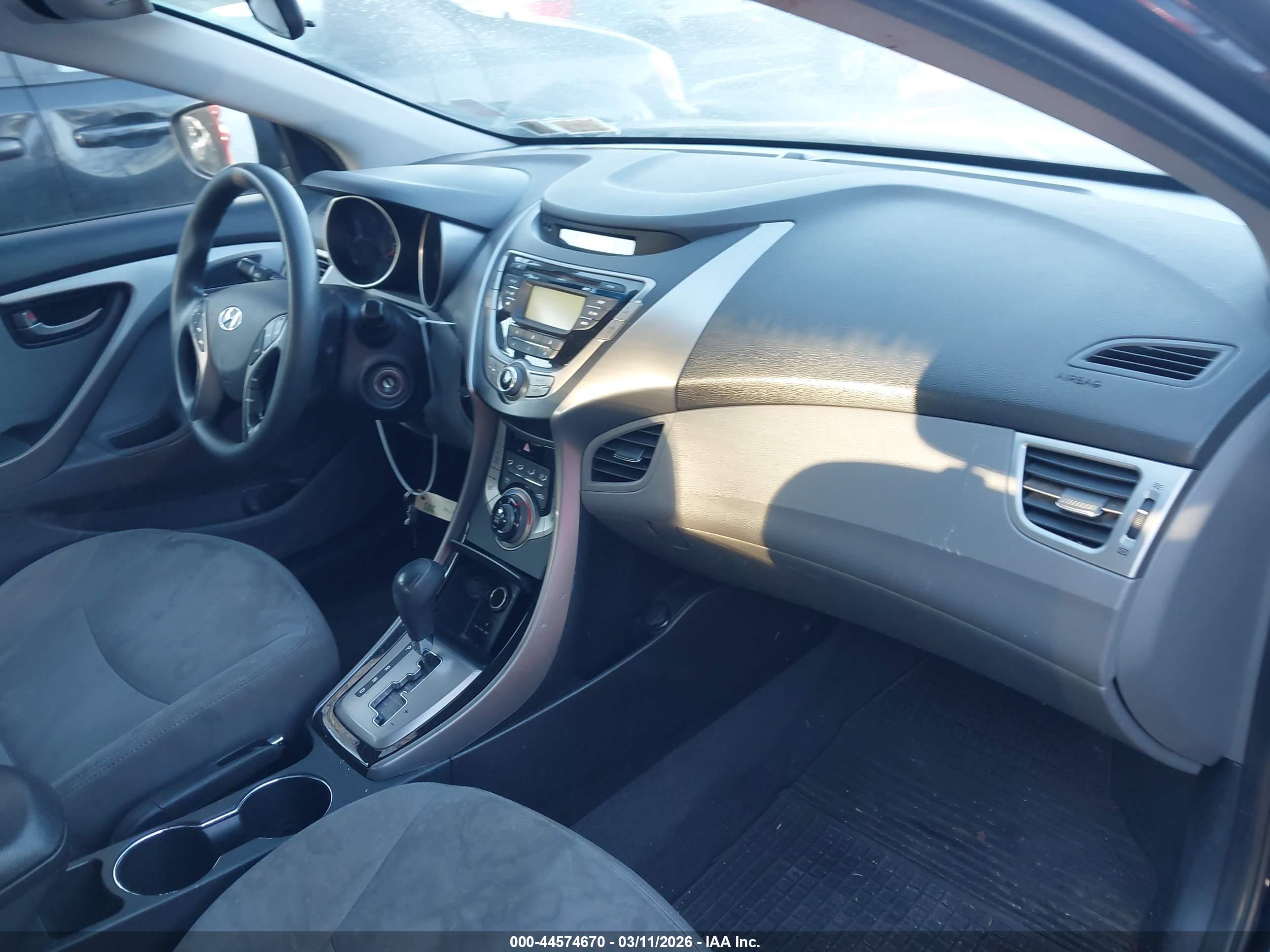 HYUNDAI ELANTRA image 5