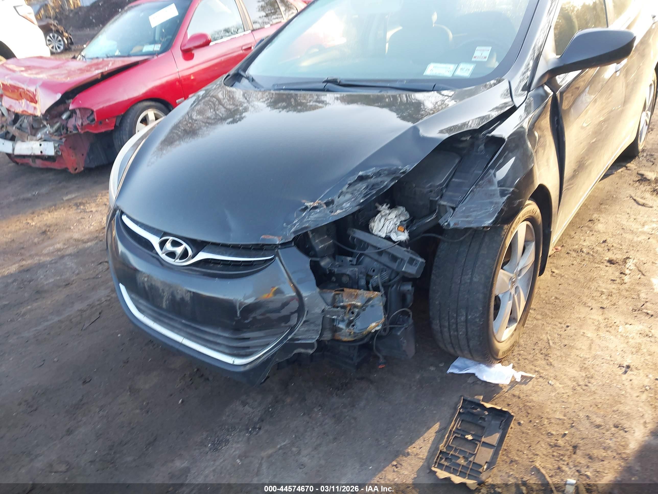 HYUNDAI ELANTRA image 6