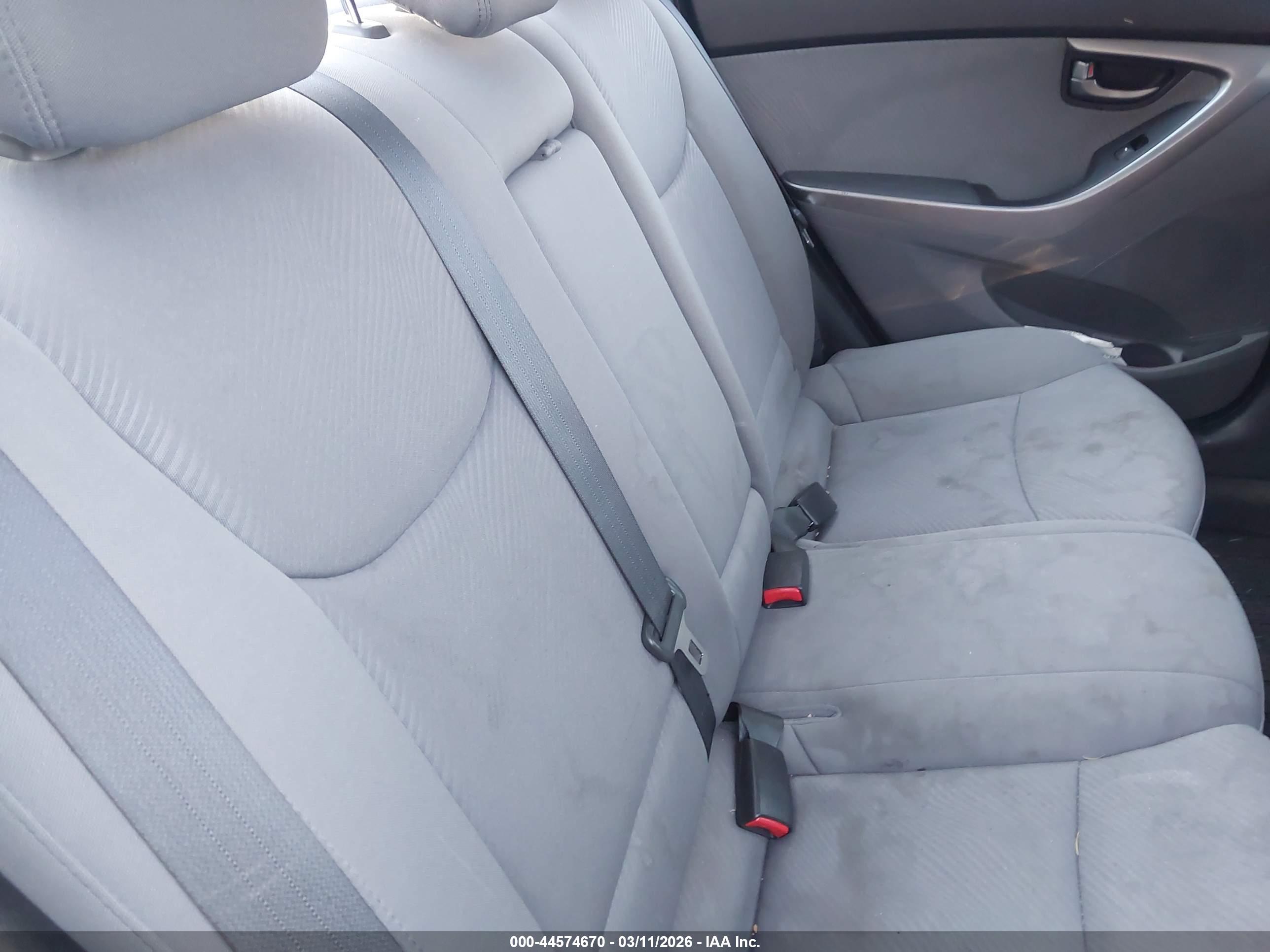 HYUNDAI ELANTRA image 8
