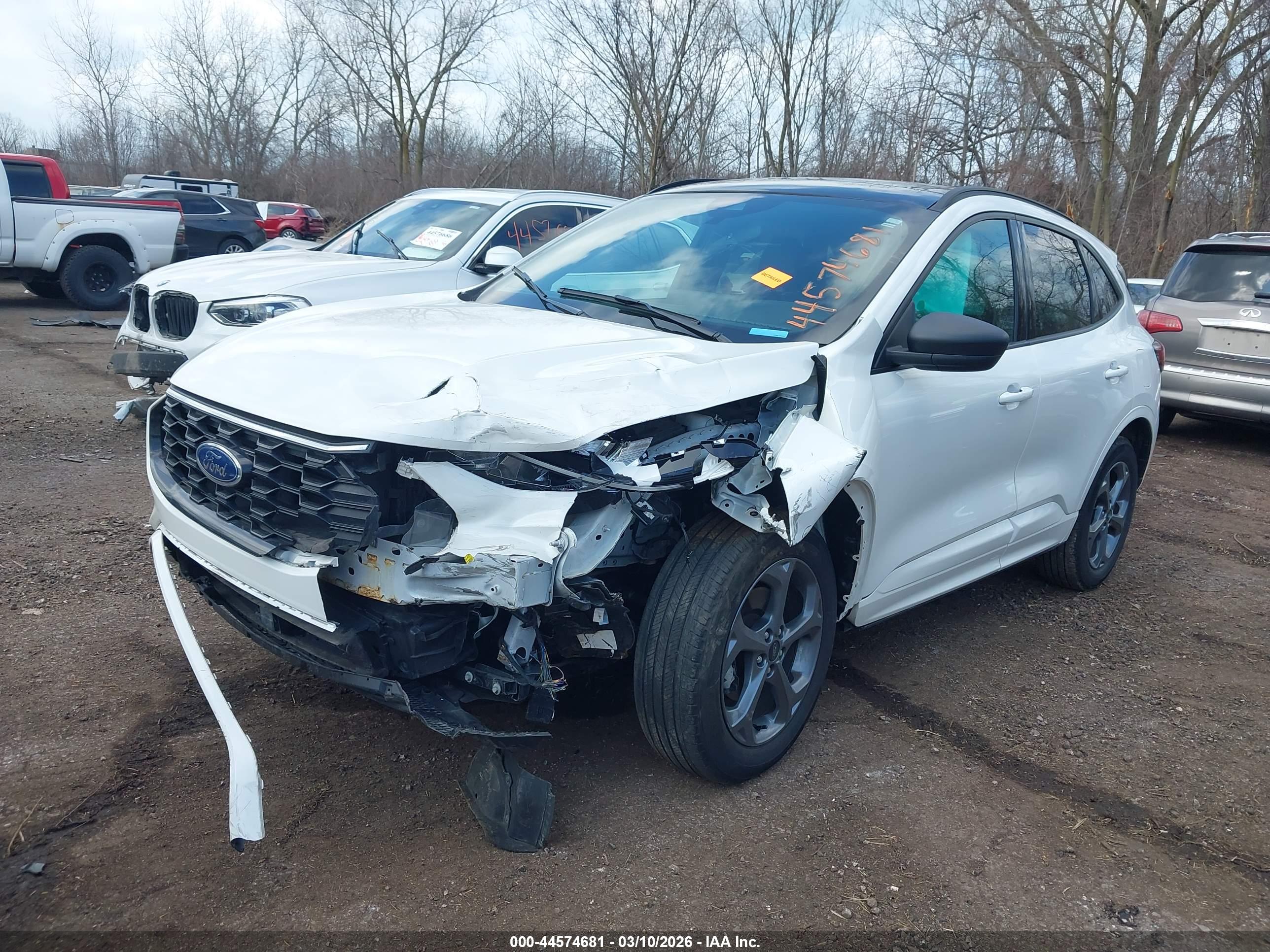 FORD ESCAPE image 2